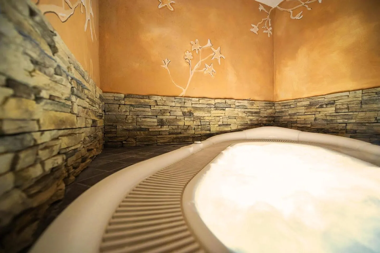 Hot Tub in T'AMI Hotel Resort Spa