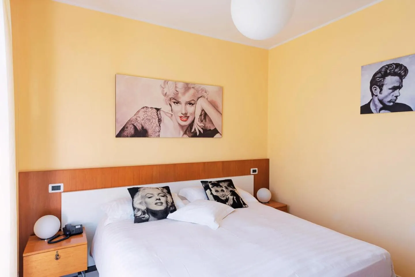 Bed in T'AMI Hotel Resort Spa