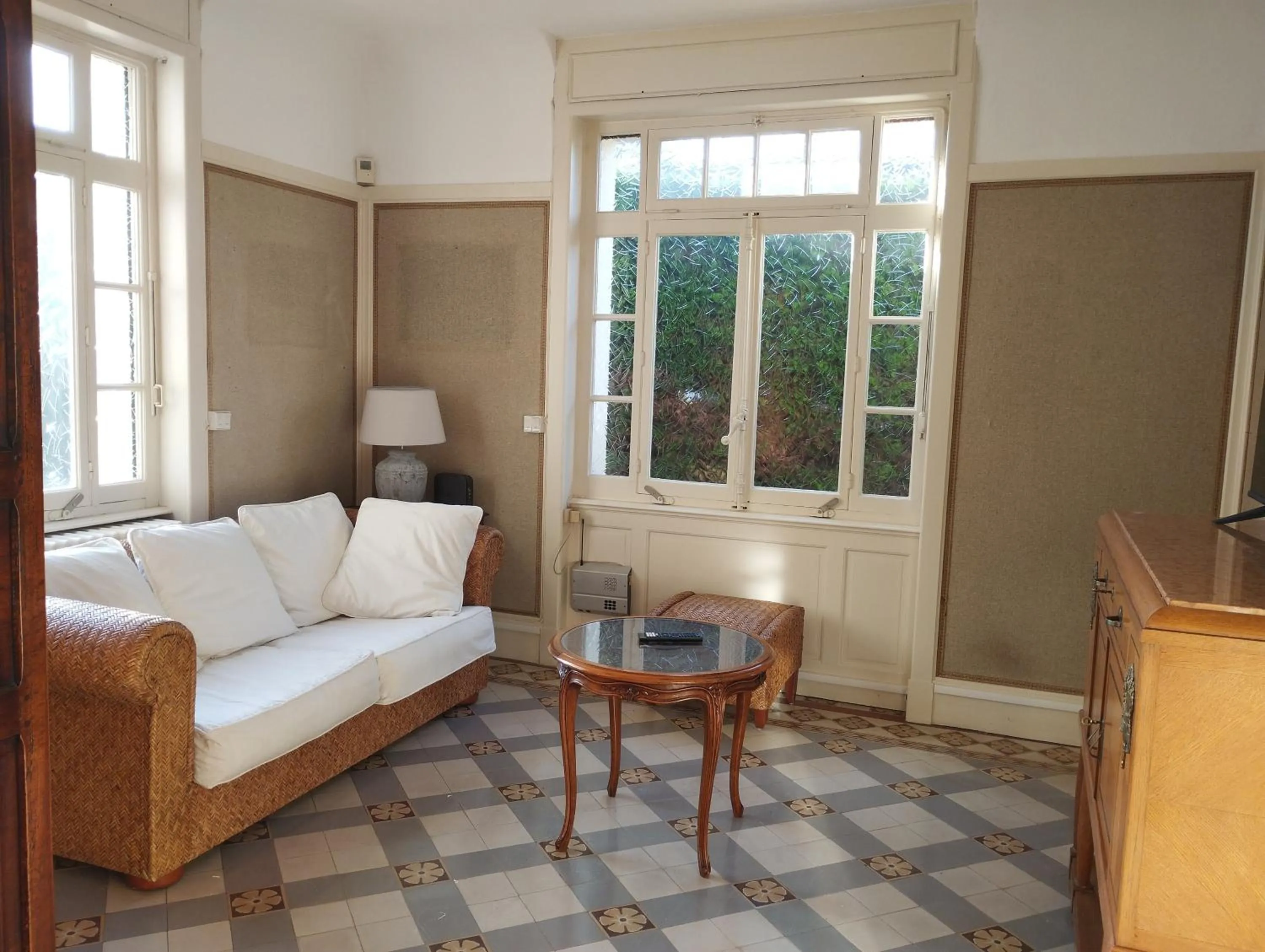 Communal lounge/ TV room in Ma Tranquillite