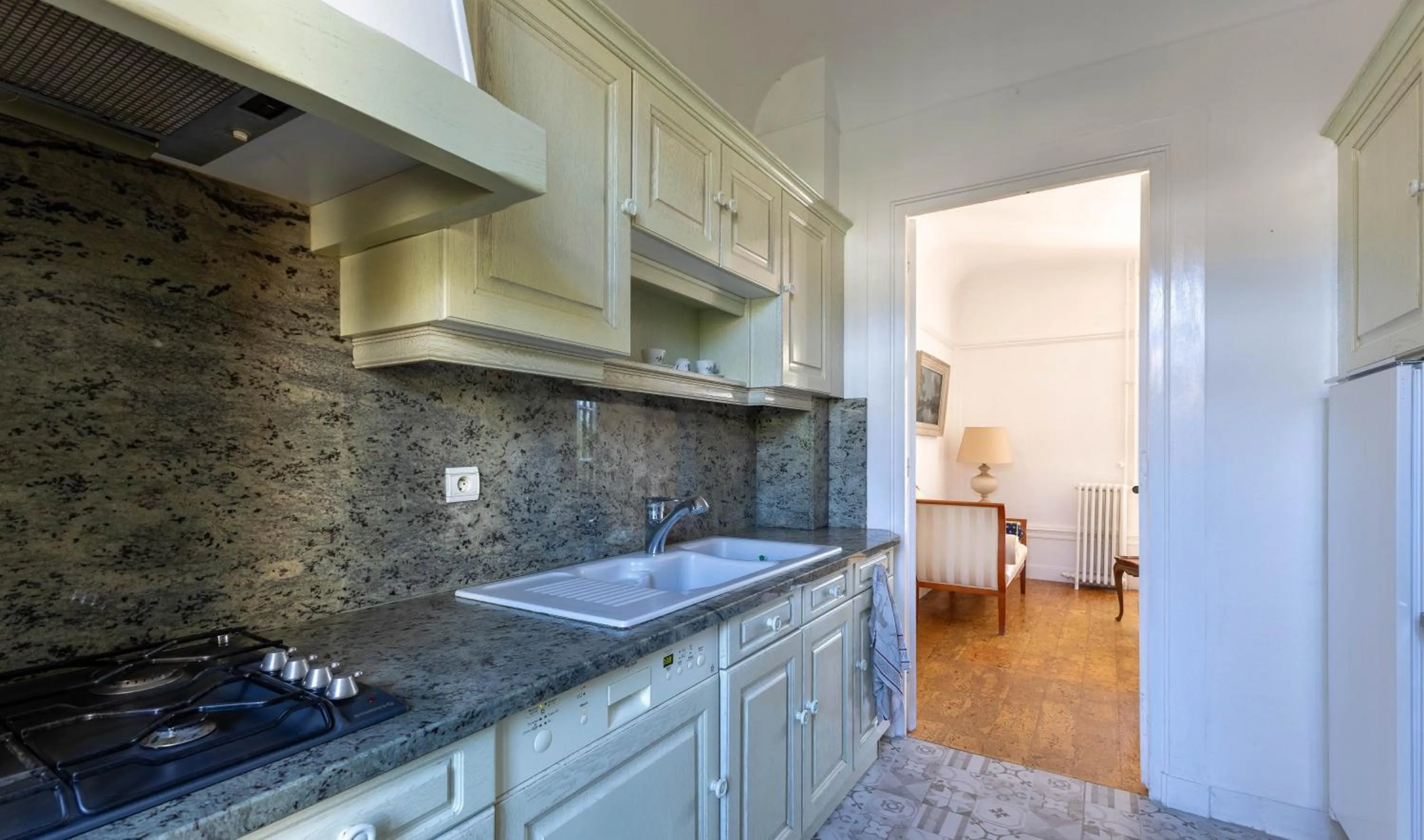 Communal kitchen in Ma Tranquillite