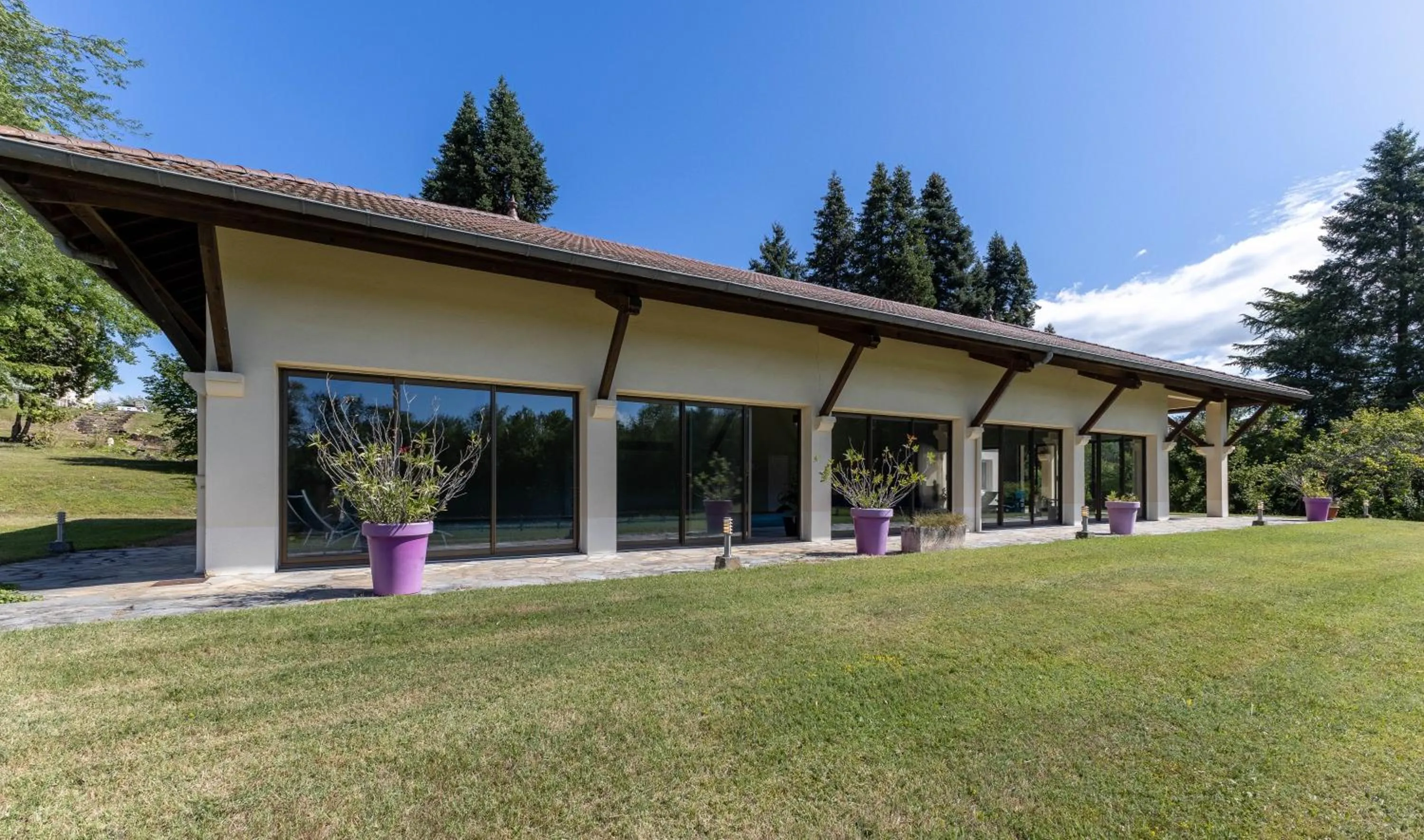 Pool view in Ma Tranquillite