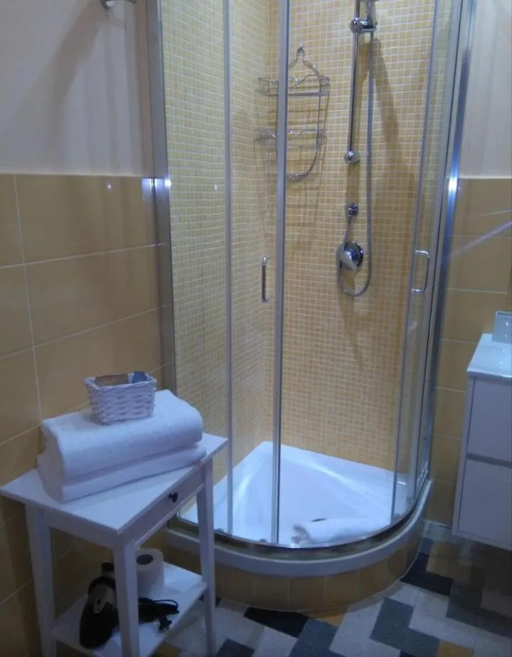 Shower in B&B Antonello da Messina