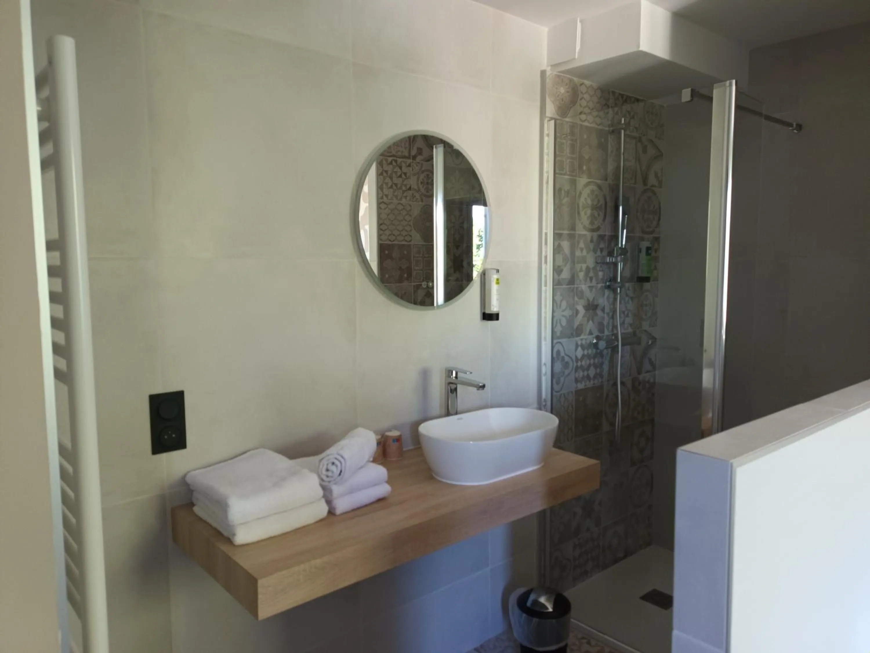 Bathroom in Hôtel-Restaurant Logis l'Aubrac Laguiole