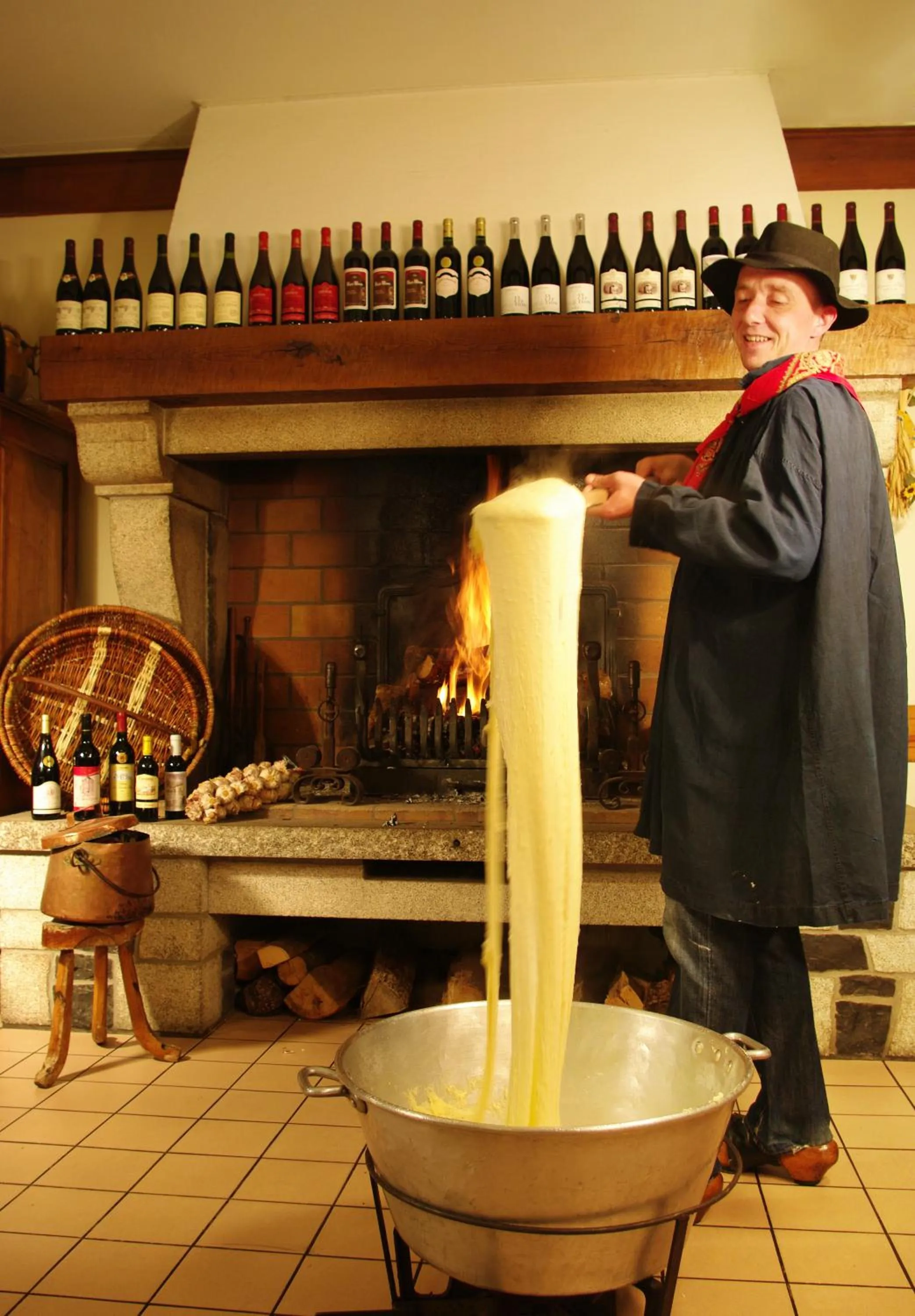 Restaurant/places to eat in Hôtel-Restaurant Logis l'Aubrac Laguiole