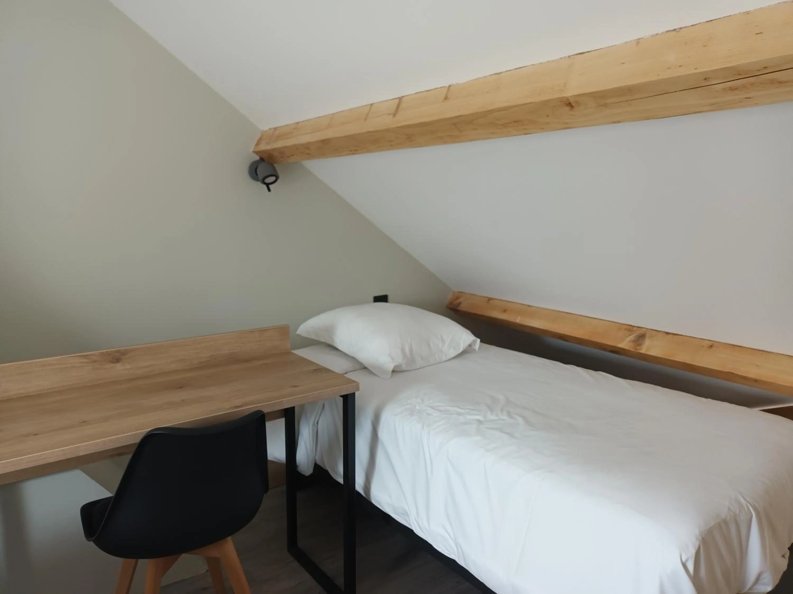 Bed in Hôtel-Restaurant Logis l'Aubrac Laguiole