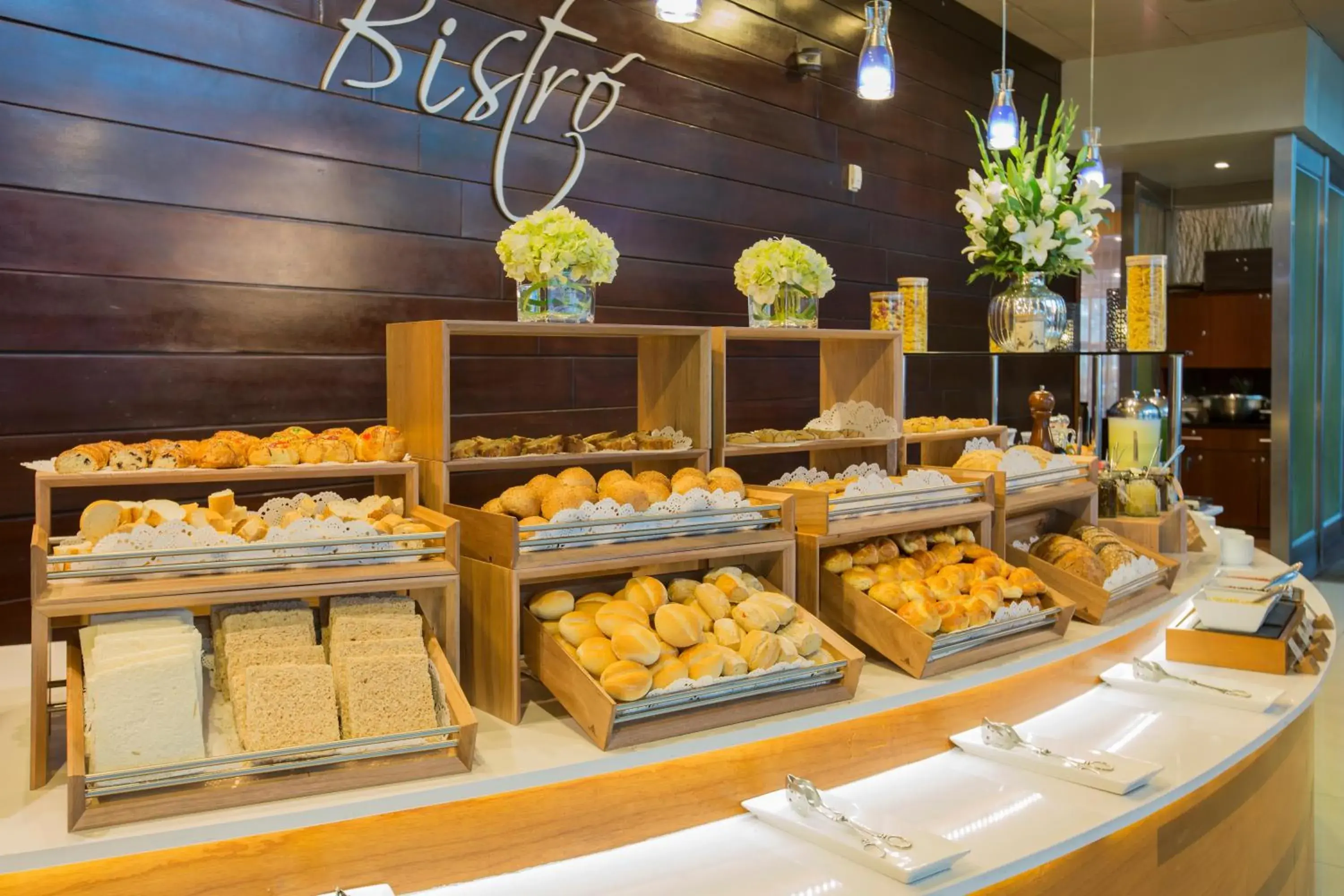Restaurant/places to eat in Delfines Hotel & Convention Center Restaurant/places to eat in Delfines Hotel & Convention Center