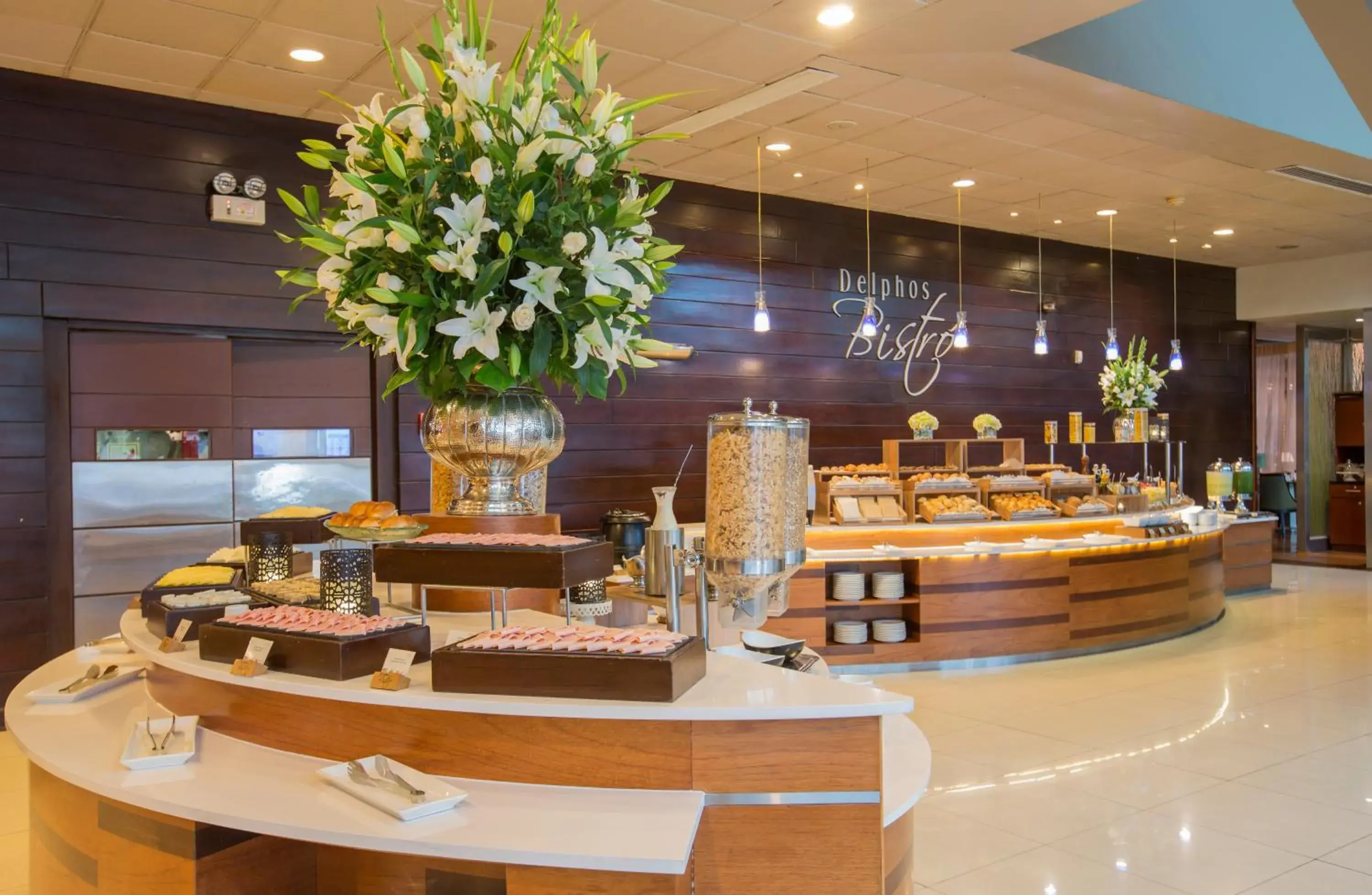 Restaurant/places to eat in Delfines Hotel & Convention Center Restaurant/places to eat in Delfines Hotel & Convention Center