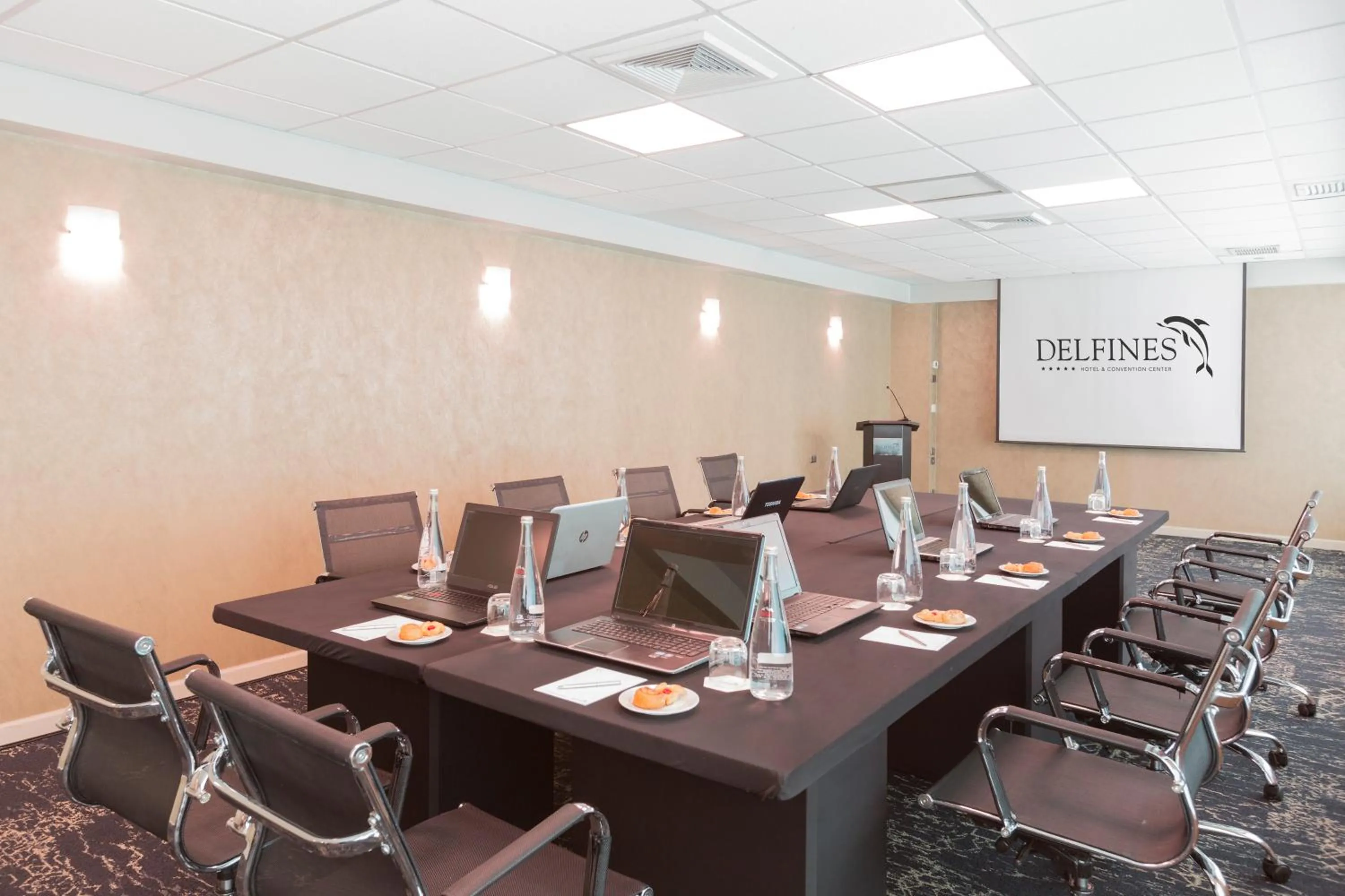 Meeting/conference room in Delfines Hotel & Convention Center