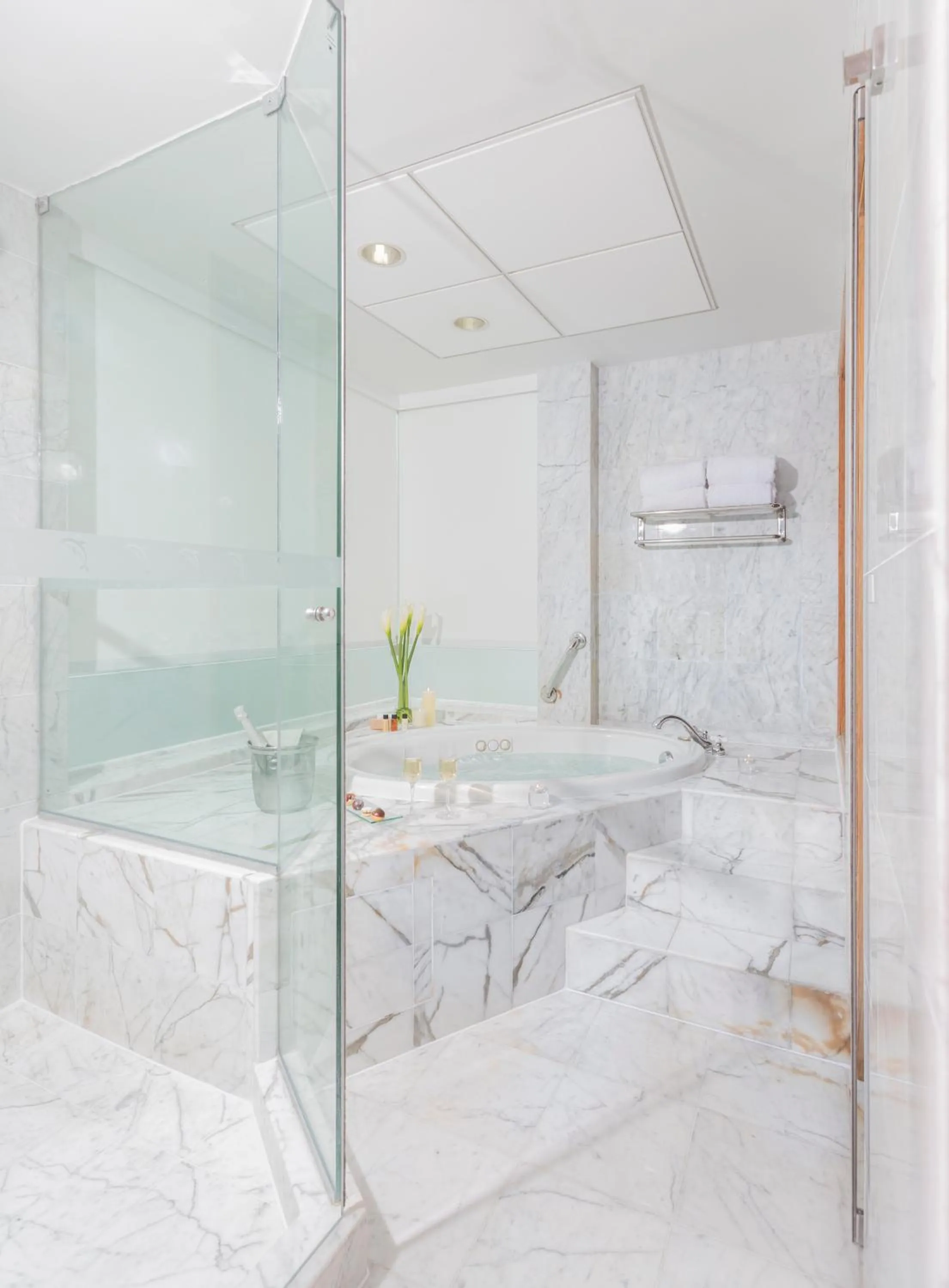 Decorative detail in Delfines Hotel & Convention Center