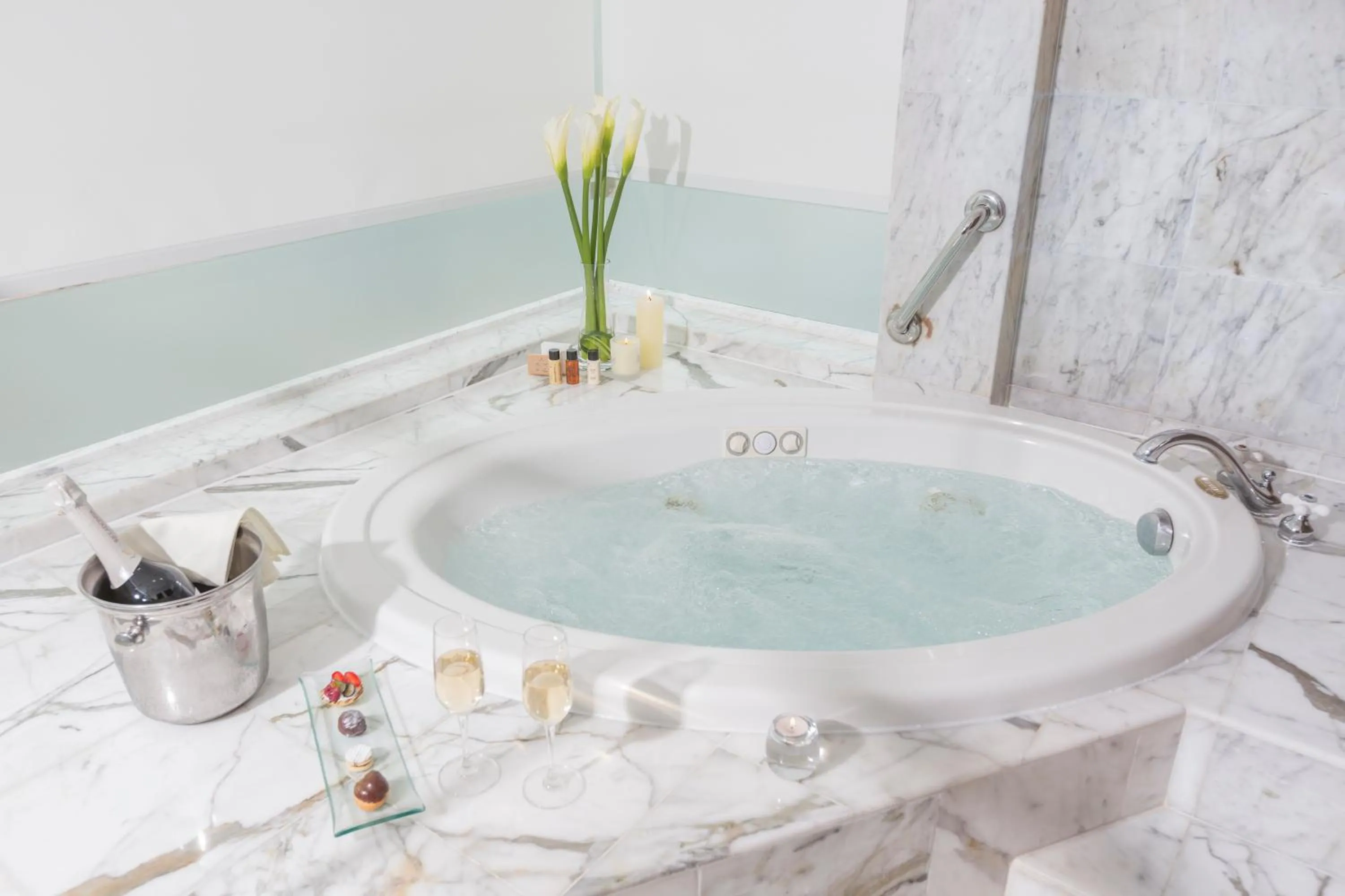 Decorative detail in Delfines Hotel & Convention Center