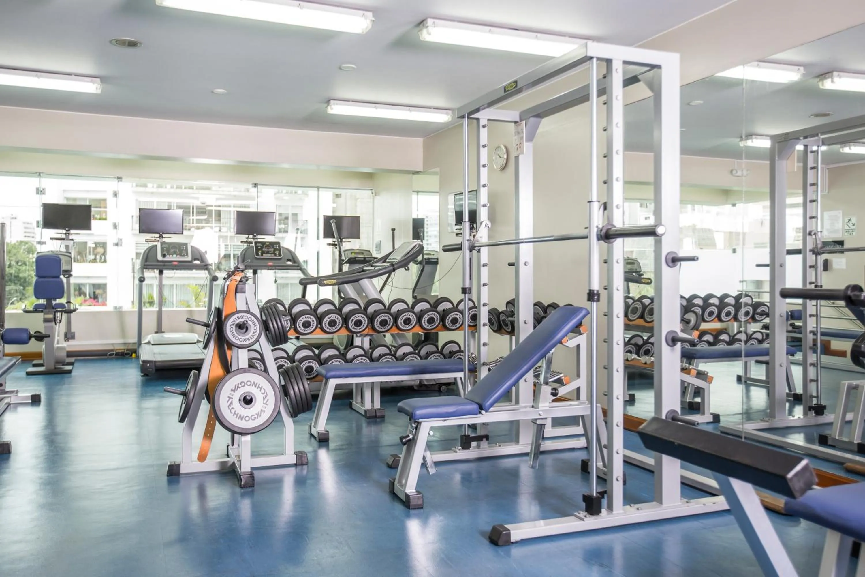 Fitness centre/facilities in Delfines Hotel & Convention Center