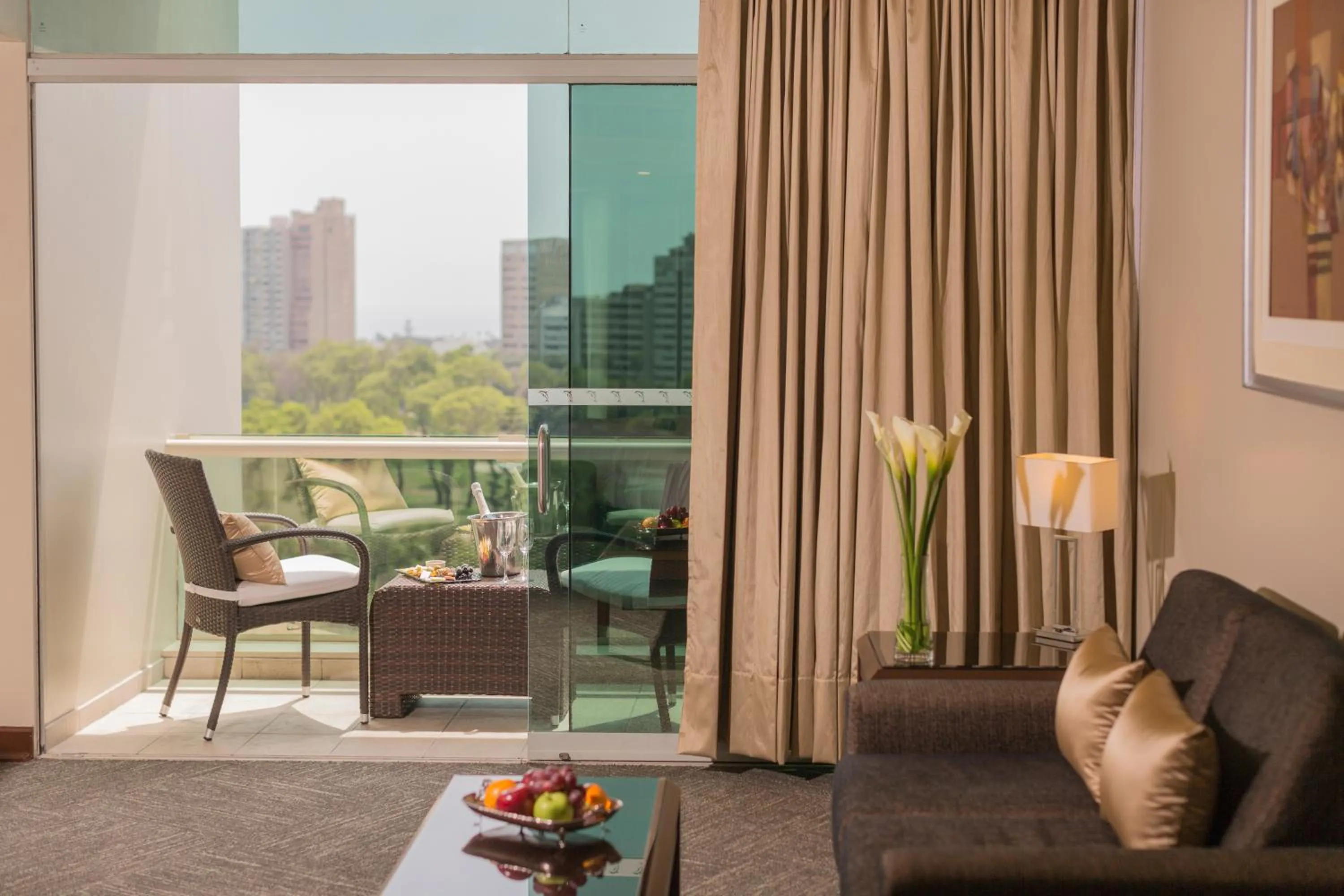 Living room in Delfines Hotel & Convention Center