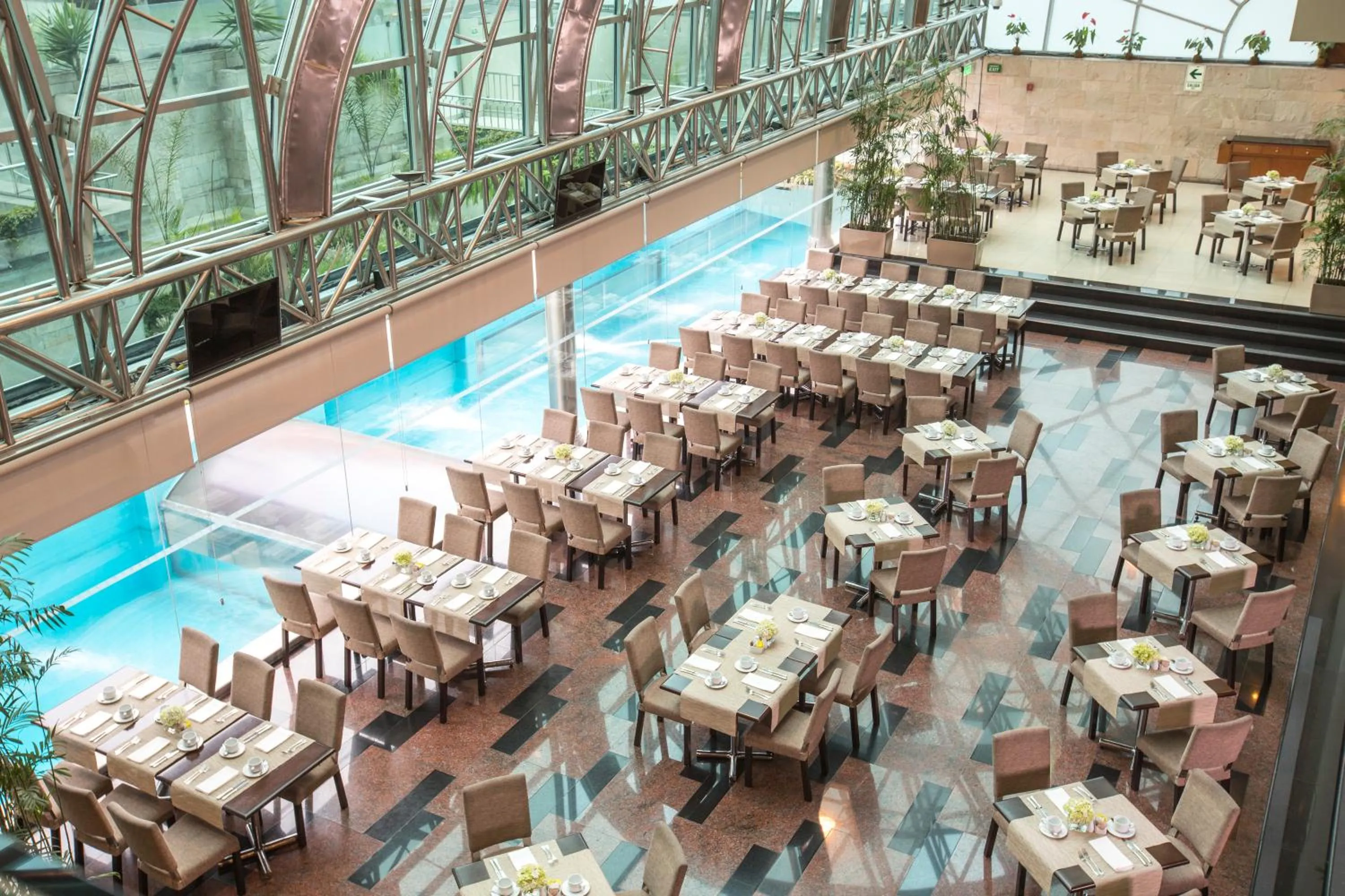 Restaurant/places to eat in Delfines Hotel & Convention Center