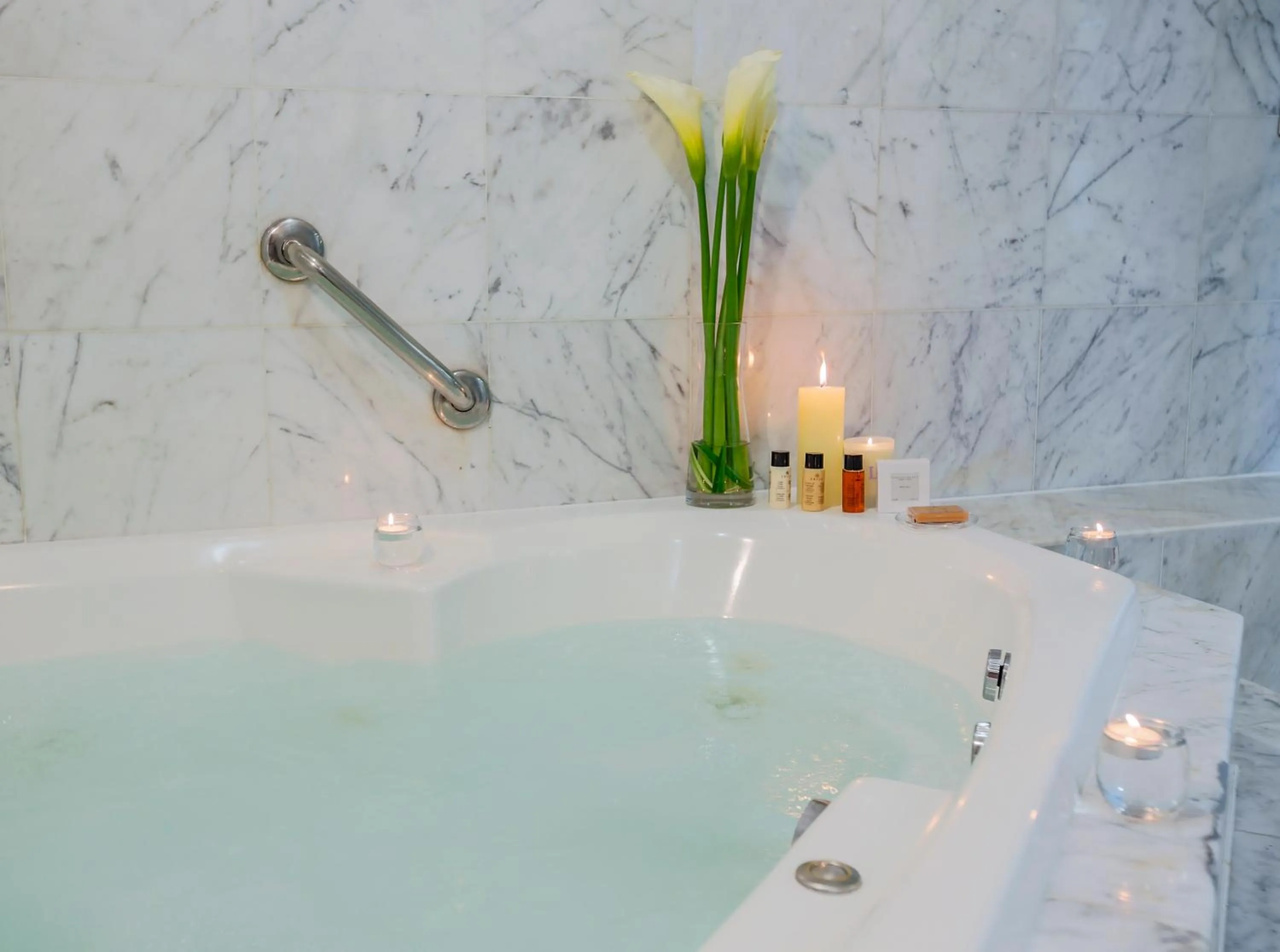 Bath in Delfines Hotel & Convention Center