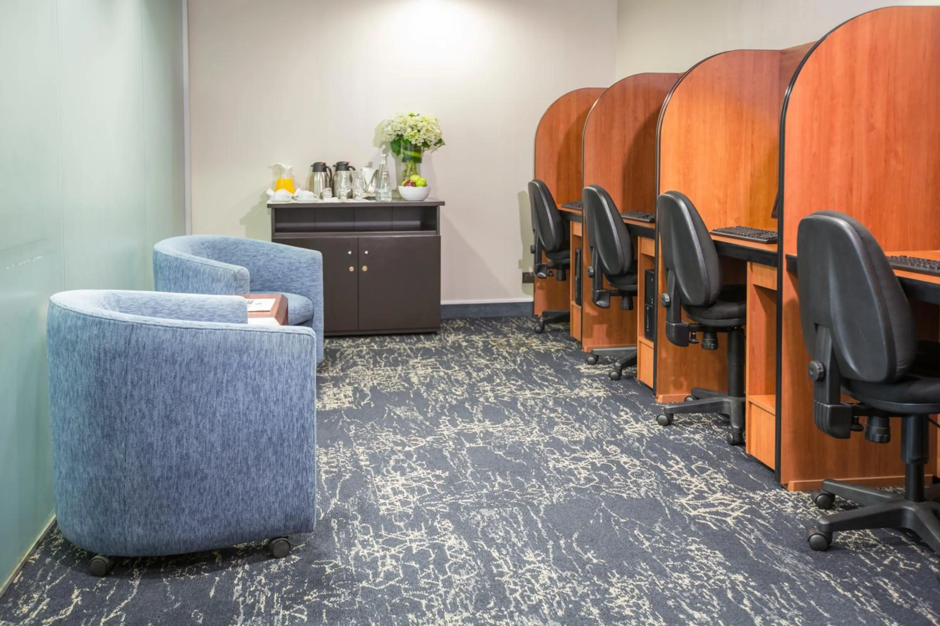 Business facilities in Delfines Hotel & Convention Center