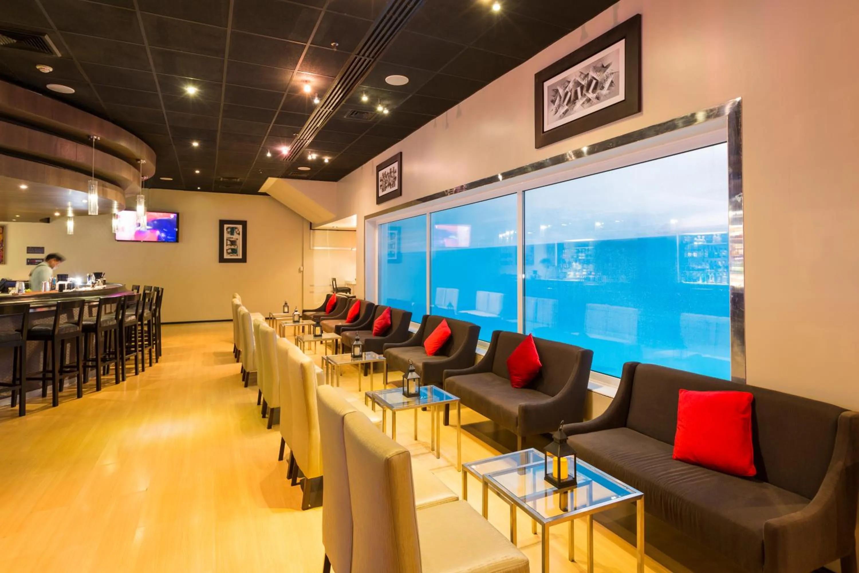 Lounge or bar in Delfines Hotel & Convention Center