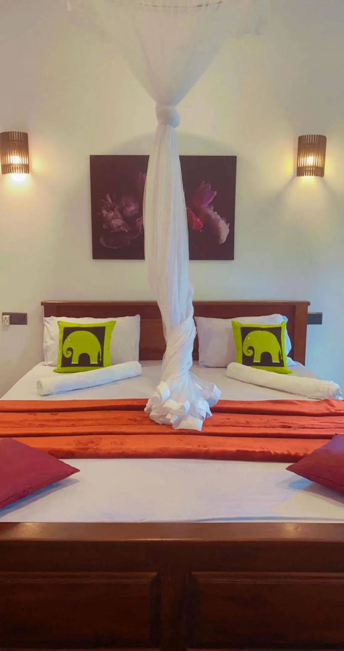 Bed in Adams Peak Inn