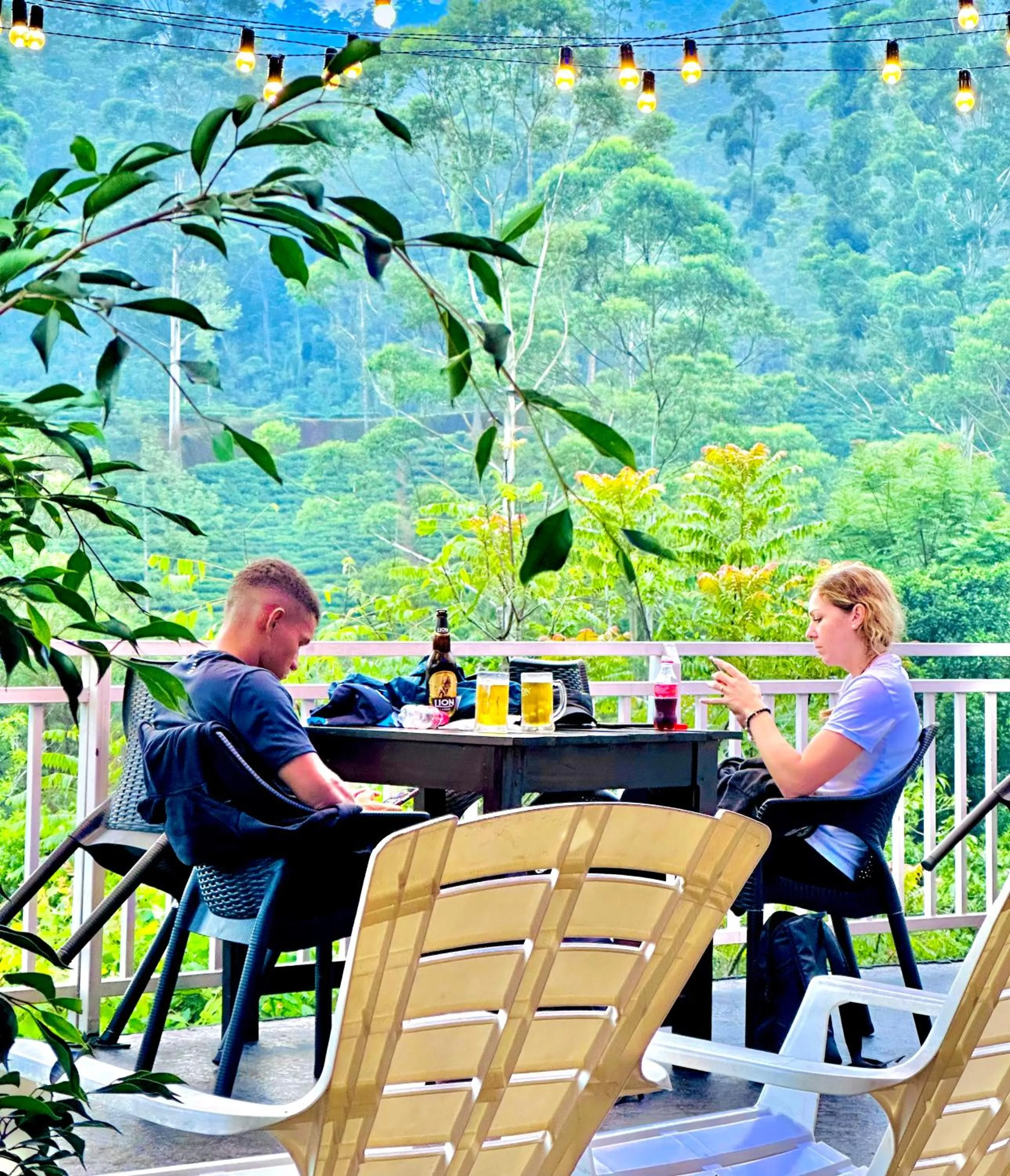Restaurant/places to eat in Adams Peak Inn
