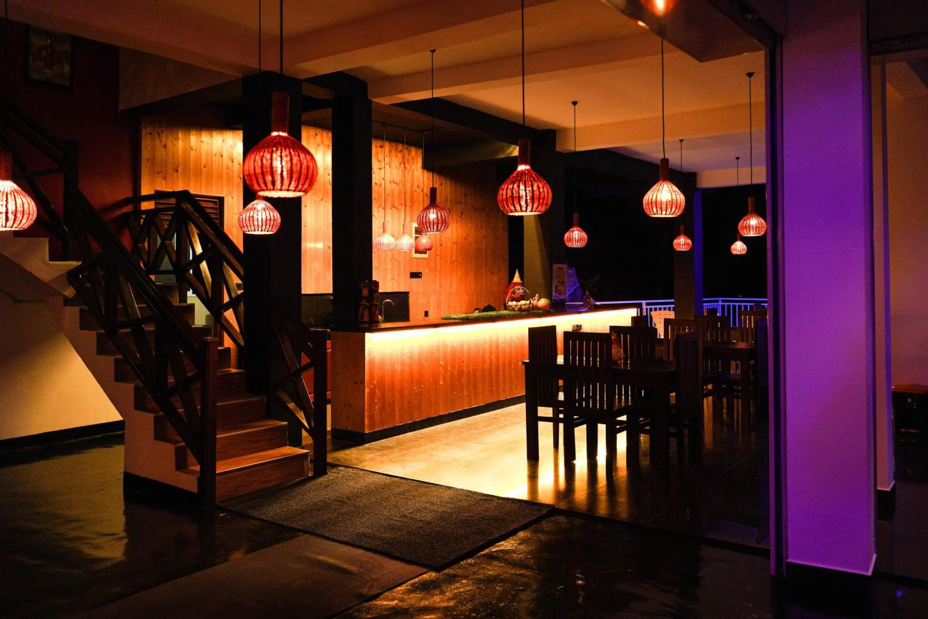 Restaurant/places to eat in Adams Peak Inn