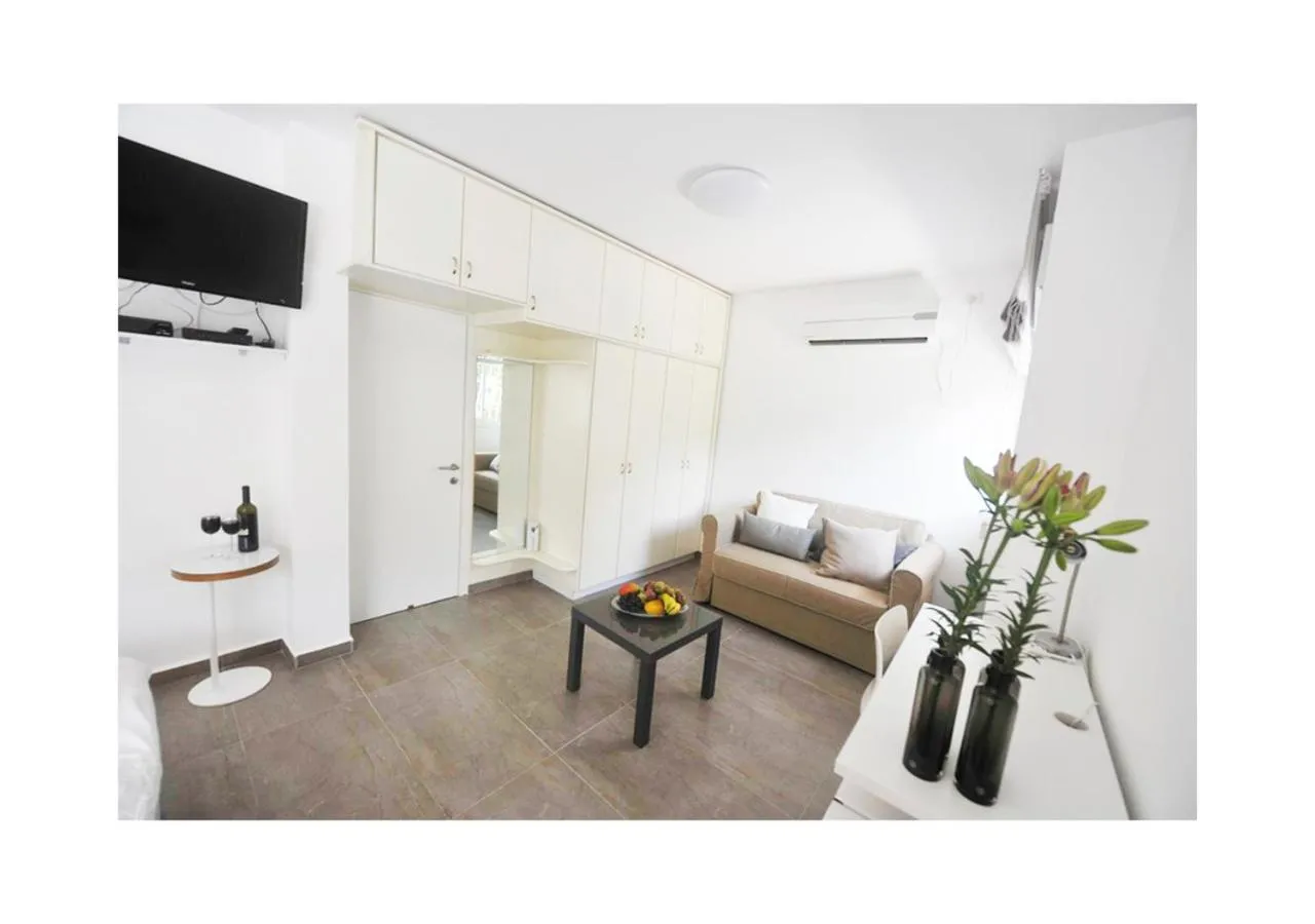Studio Apartment in Boutique Apartment "Facing the Sea"