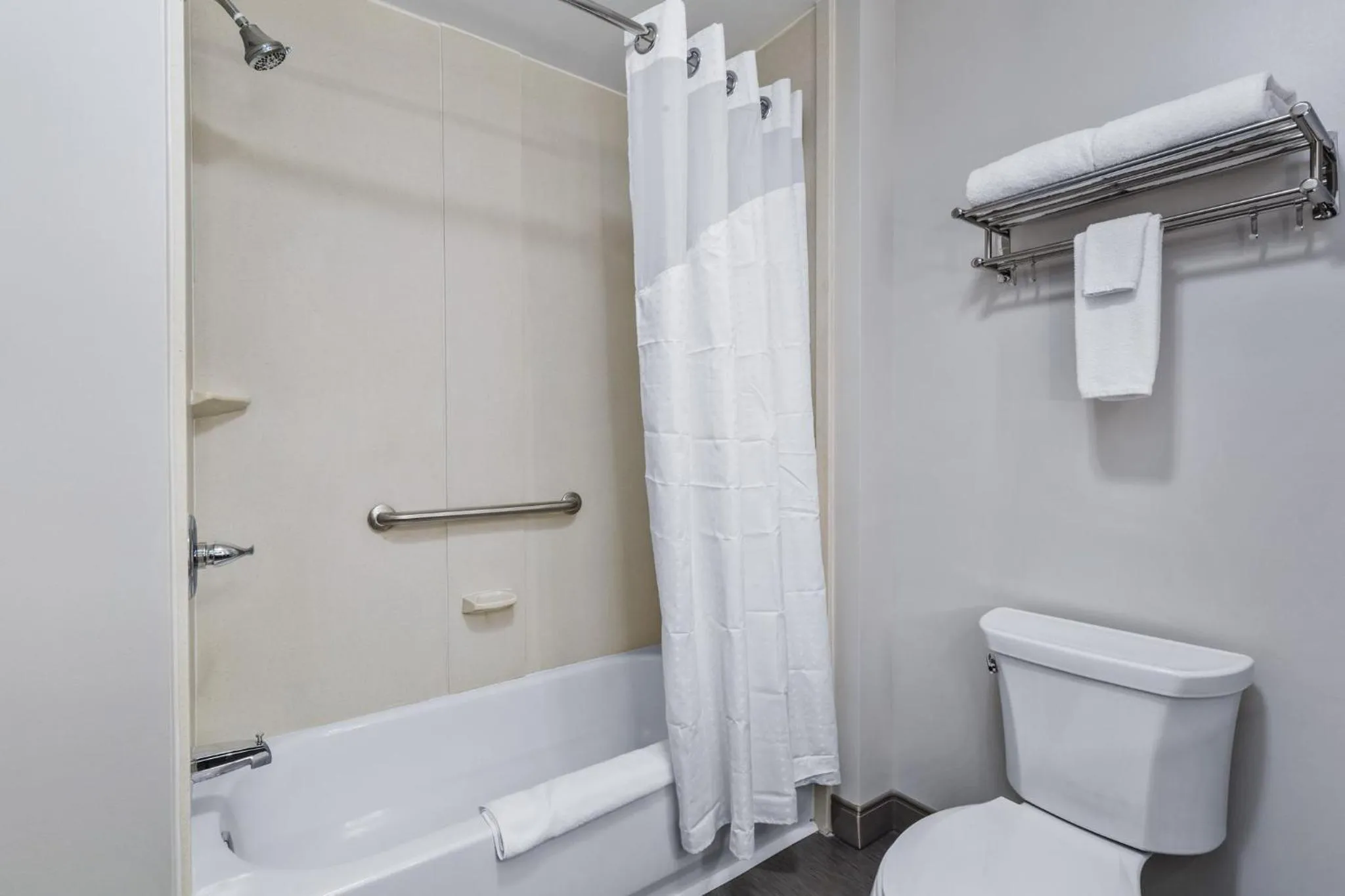 Bathroom in Holiday Inn Express New Albany by IHG