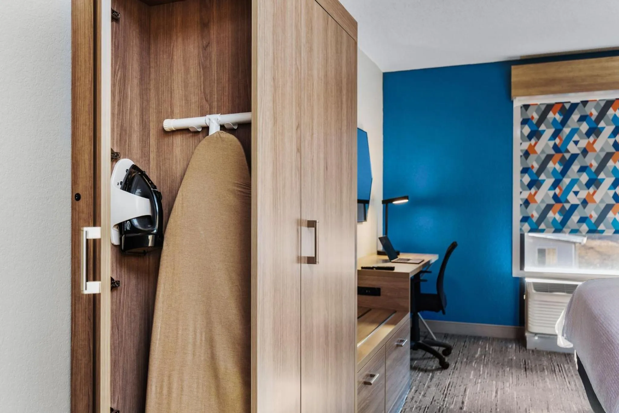 Photo of the whole room in Holiday Inn Express New Albany by IHG