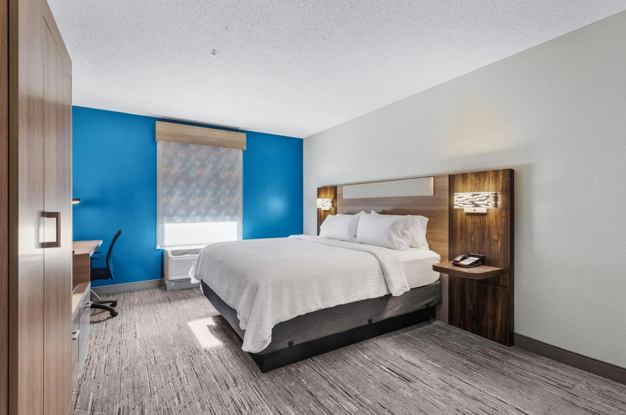 Photo of the whole room, Bed in Holiday Inn Express New Albany by IHG