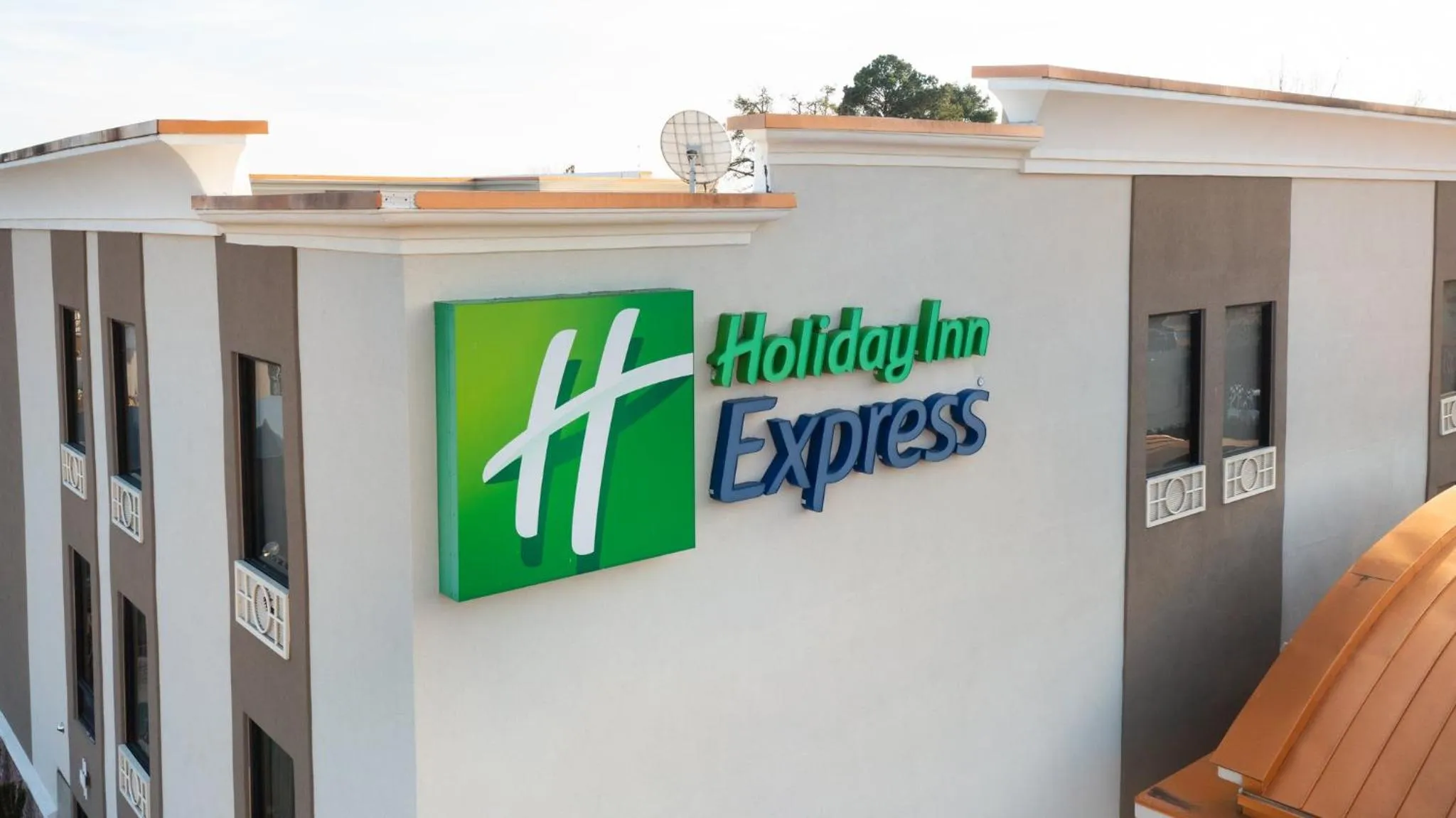 Property building in Holiday Inn Express New Albany by IHG