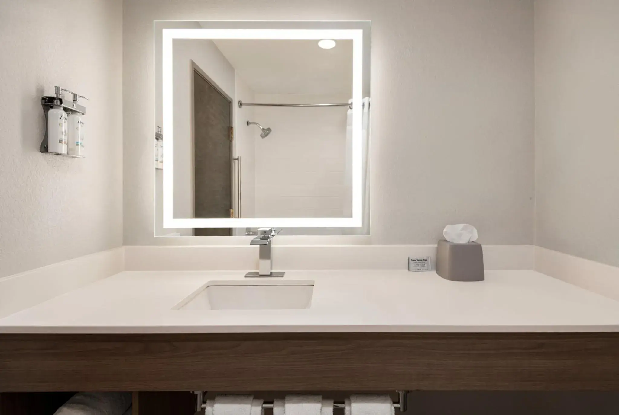 Executive King Suite in Holiday Inn Express Morgantown by IHG Executive King Suite in Holiday Inn Express Morgantown by IHG