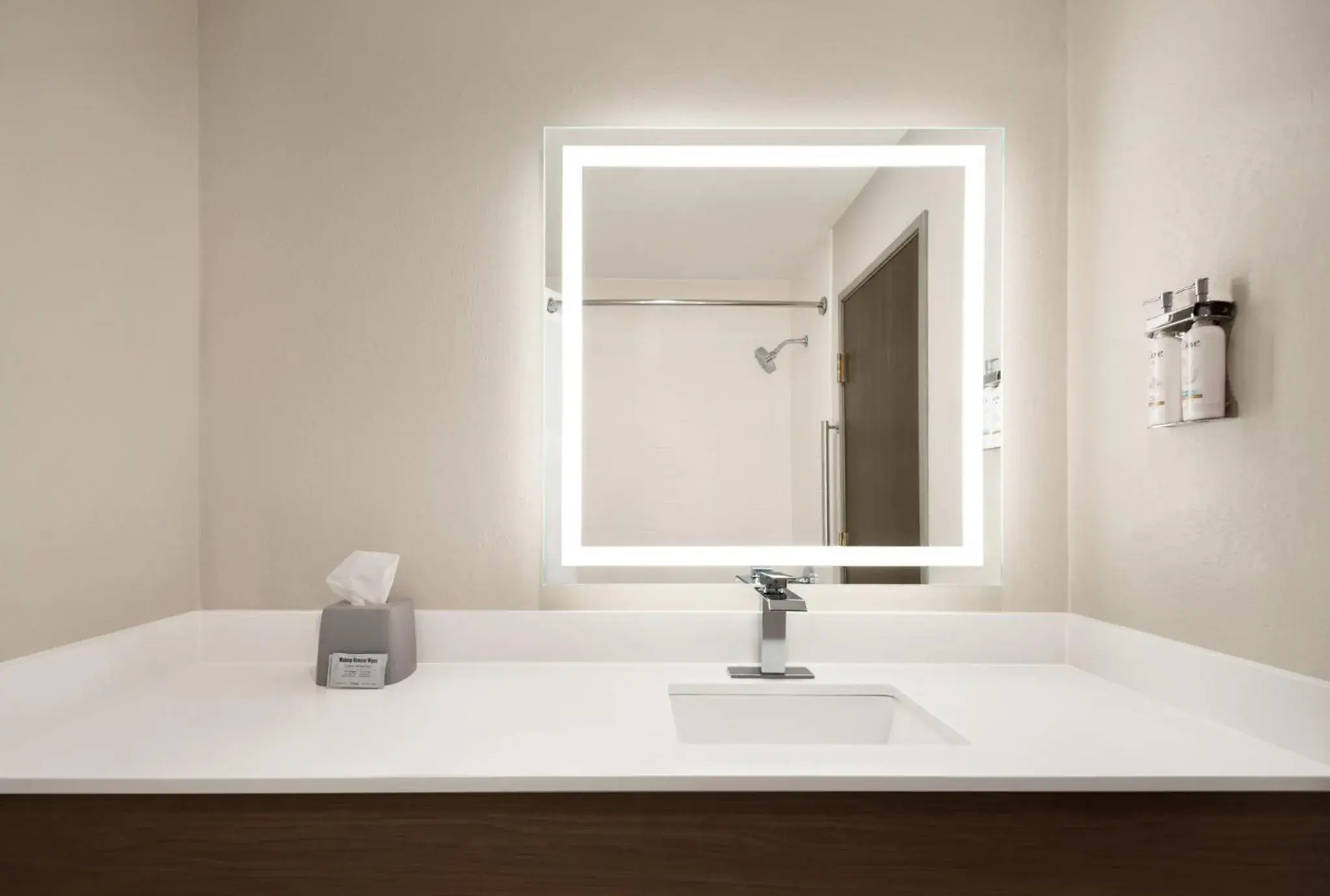 Standard Queen Room with Two Queen Beds in Holiday Inn Express Morgantown by IHG Standard Queen Room with Two Queen Beds in Holiday Inn Express Morgantown by IHG