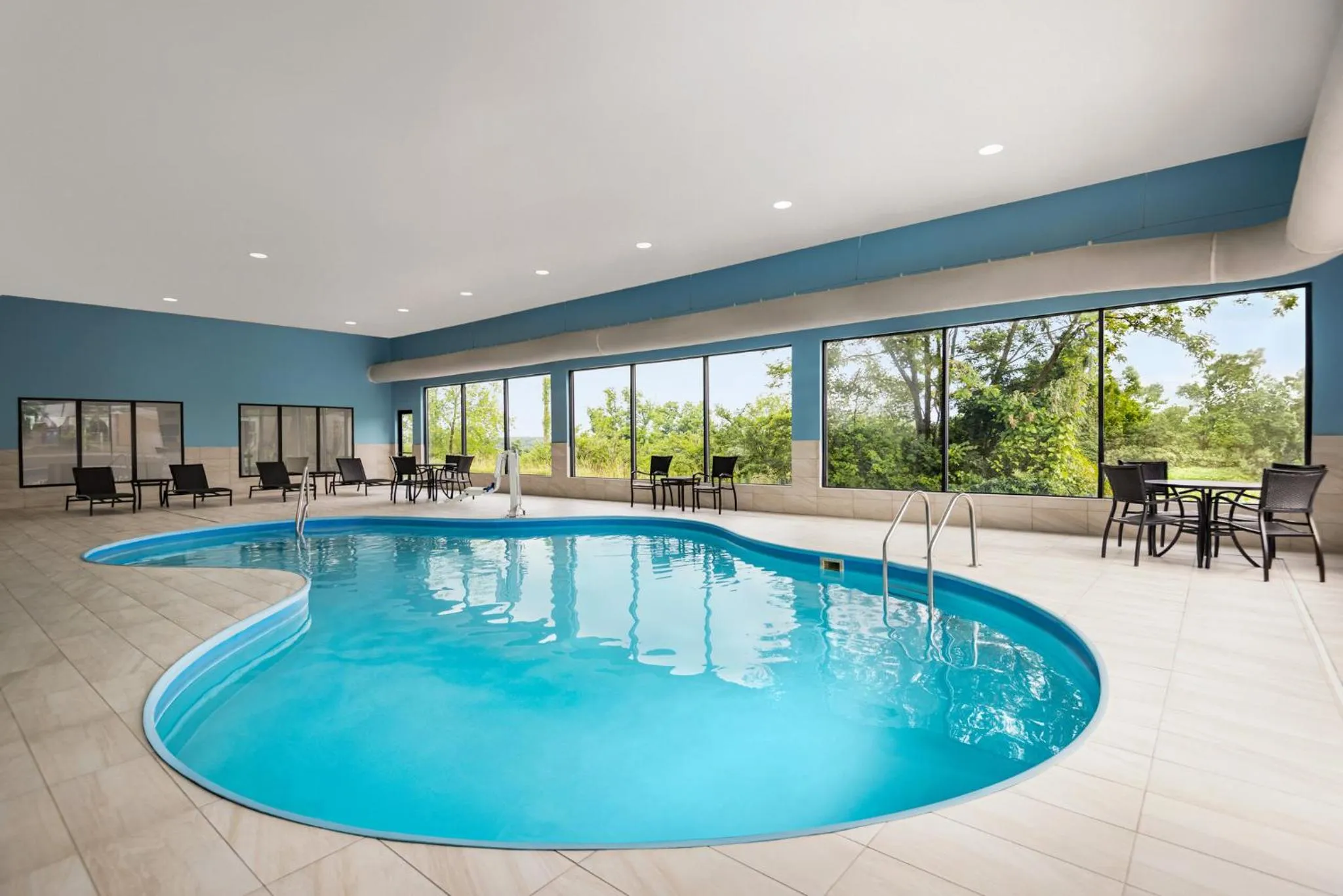 Swimming pool in Holiday Inn Express Morgantown by IHG