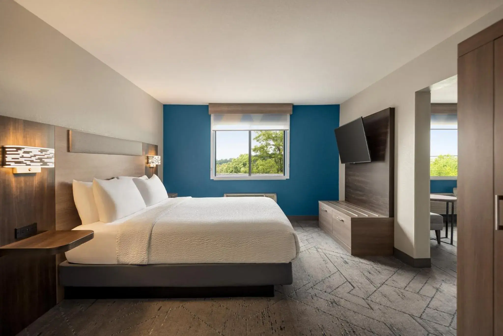 Photo of the whole room, Bed in Holiday Inn Express Morgantown by IHG Photo of the whole room, Bed in Holiday Inn Express Morgantown by IHG