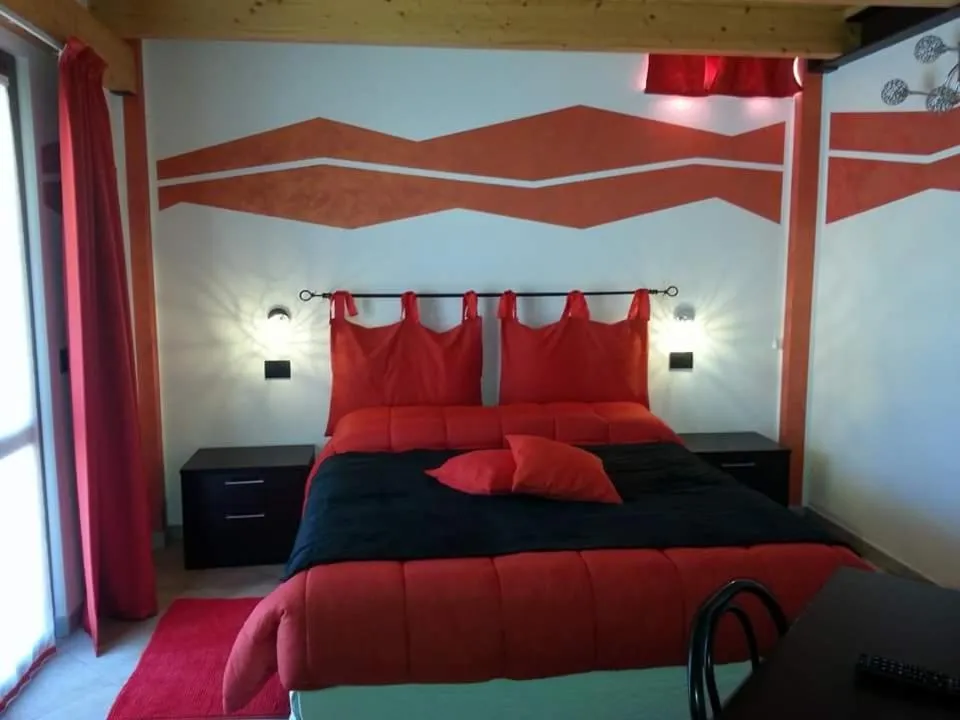 Photo of the whole room, Bed in La Casa Del Grillo 2