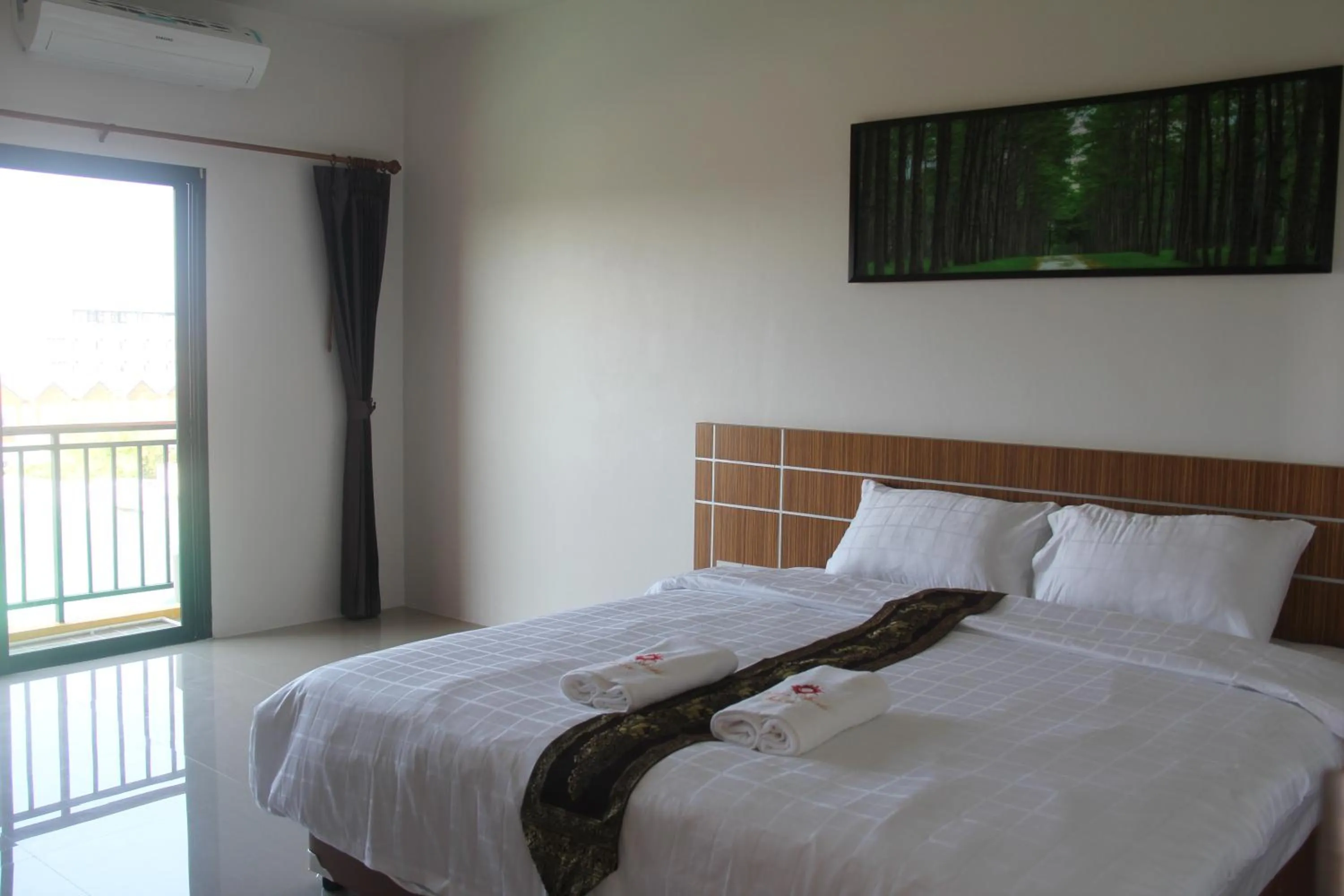 Bed in Tawan Anda Garden Hotel