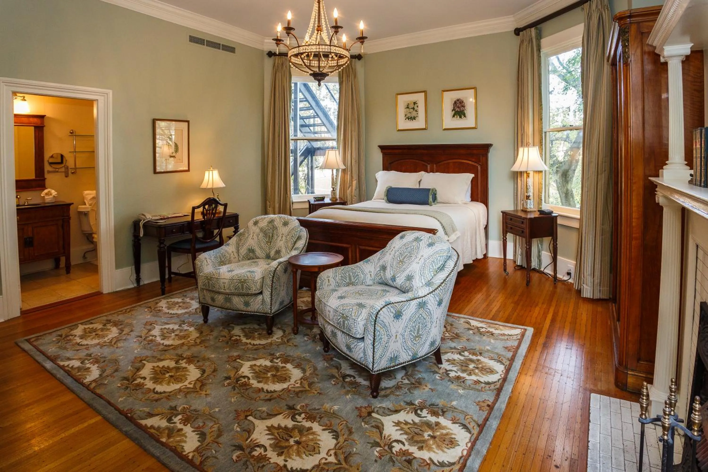Bathroom, Bed in The Gastonian, Historic Inns of Savannah Collection