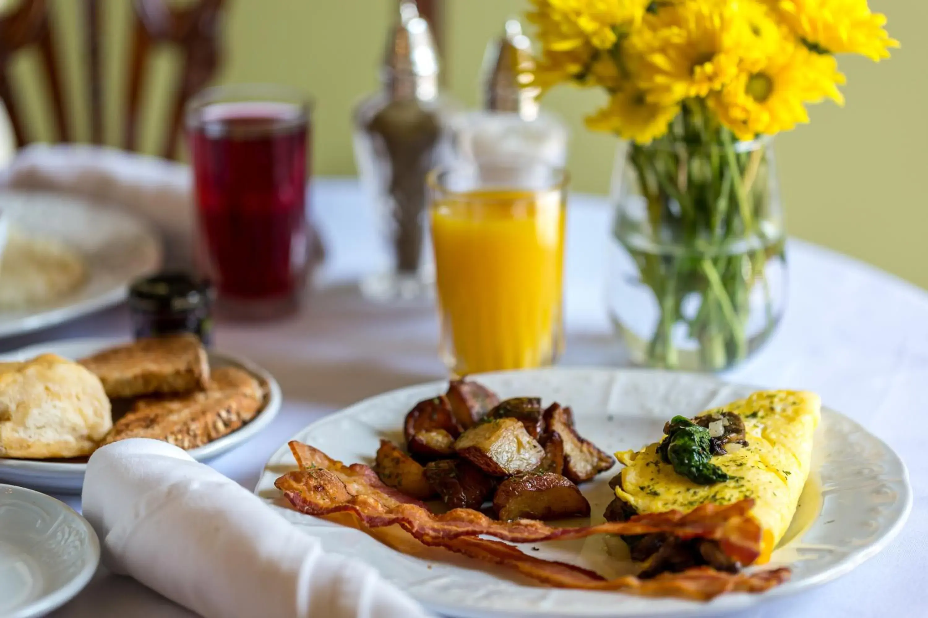 American breakfast in The Gastonian, Historic Inns of Savannah Collection American breakfast in The Gastonian, Historic Inns of Savannah Collection