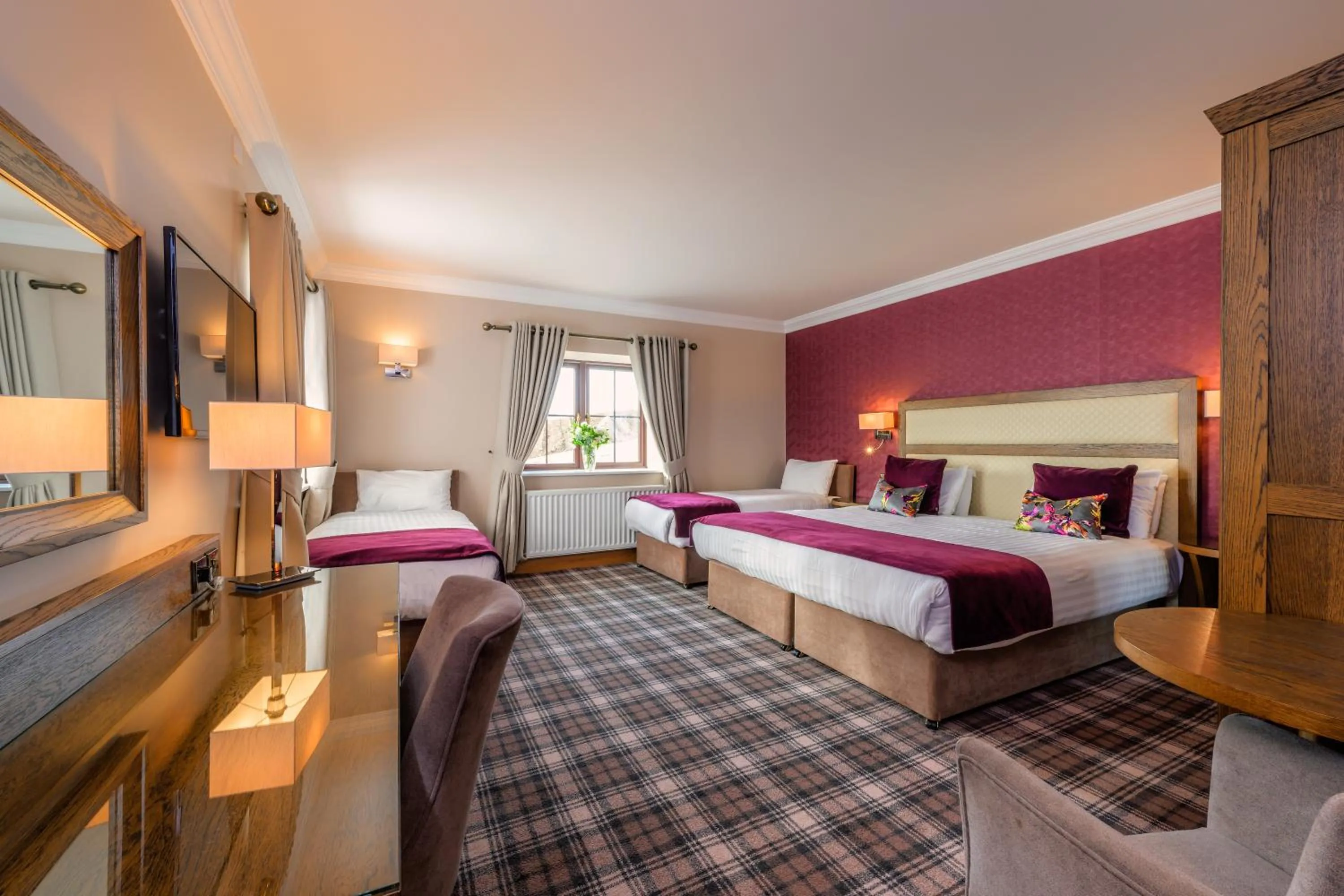 Bedroom, Bed in Flagstaff Lodge