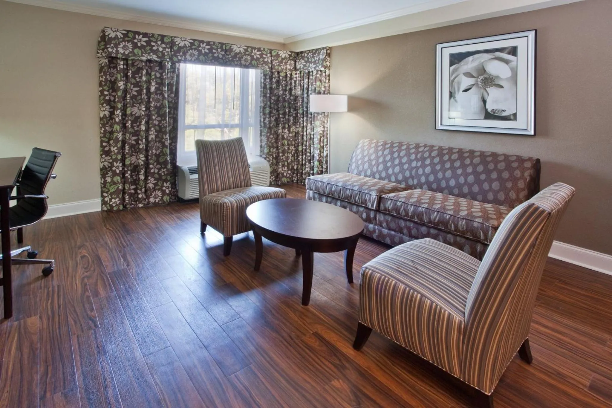 Photo of the whole room in Holiday Inn Macon North by IHG
