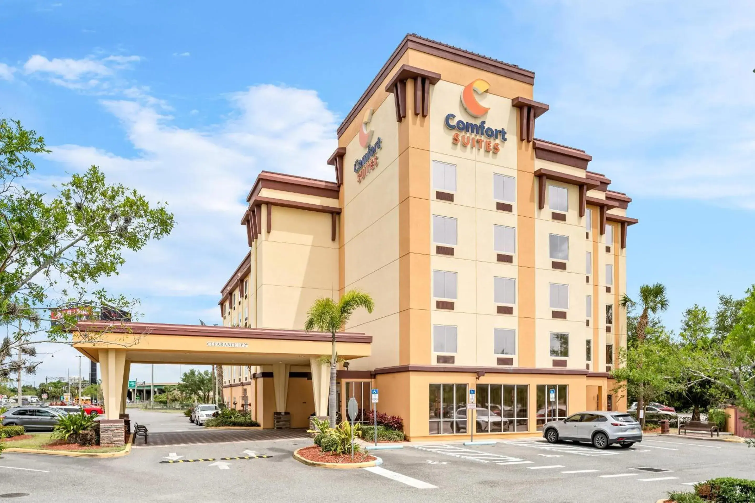 Property building in Comfort Suites Orlando Airport Property building in Comfort Suites Orlando Airport
