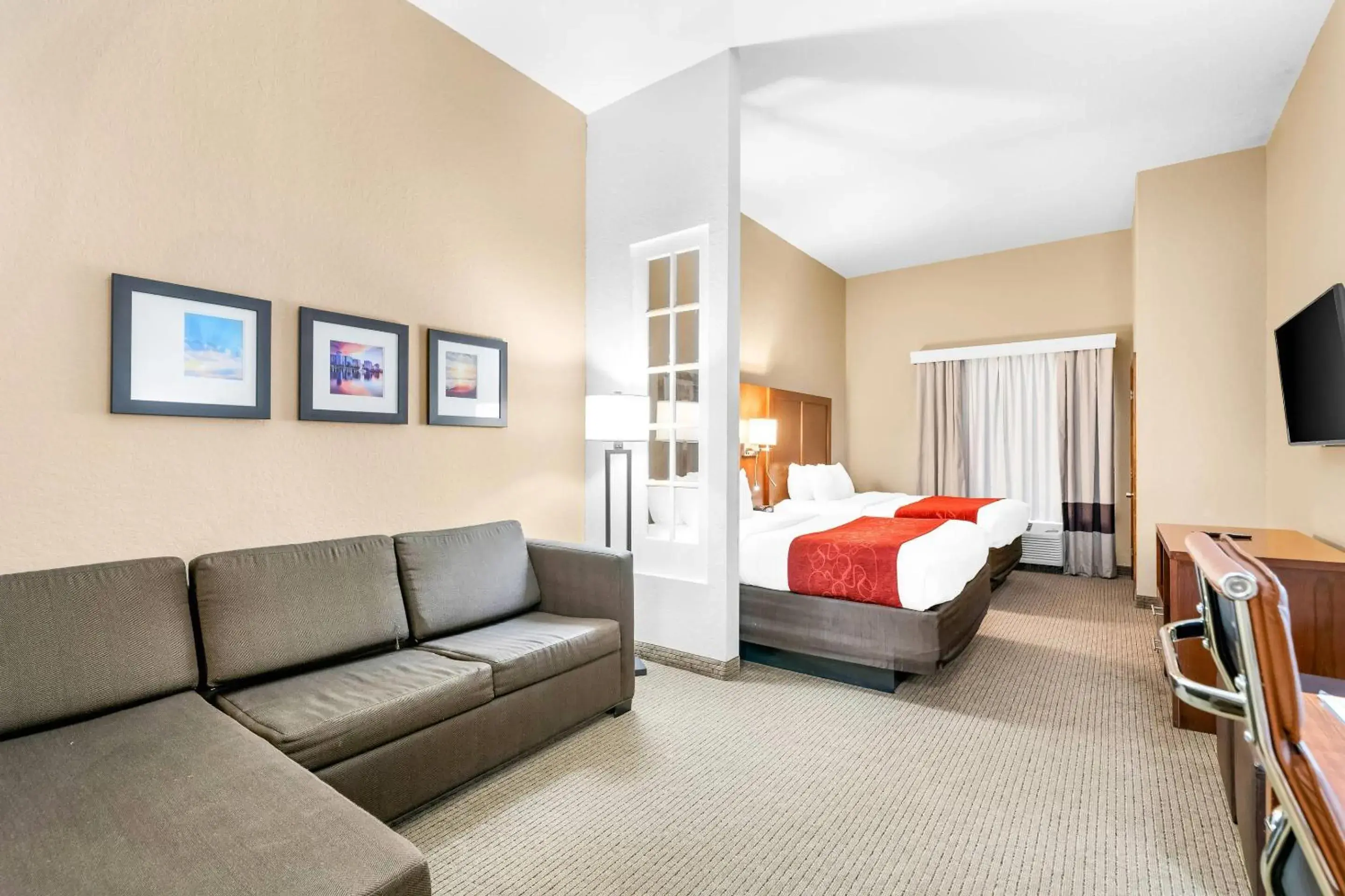 Bedroom, Bed in Comfort Suites Orlando Airport Bedroom, Bed in Comfort Suites Orlando Airport