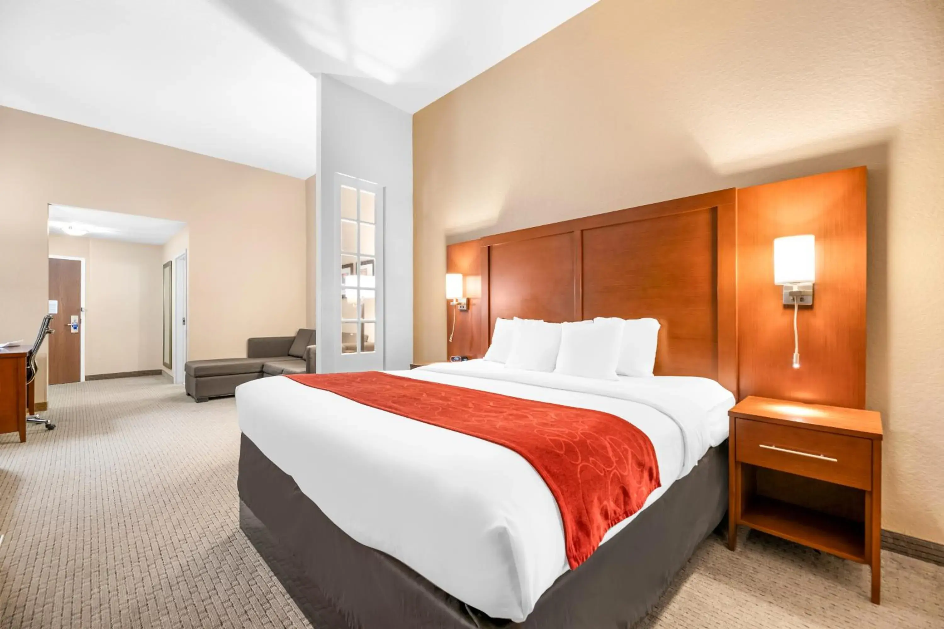 King Suite with Roll-In Shower - Accessible/Non-Smoking in Comfort Suites Orlando Airport King Suite with Roll-In Shower - Accessible/Non-Smoking in Comfort Suites Orlando Airport