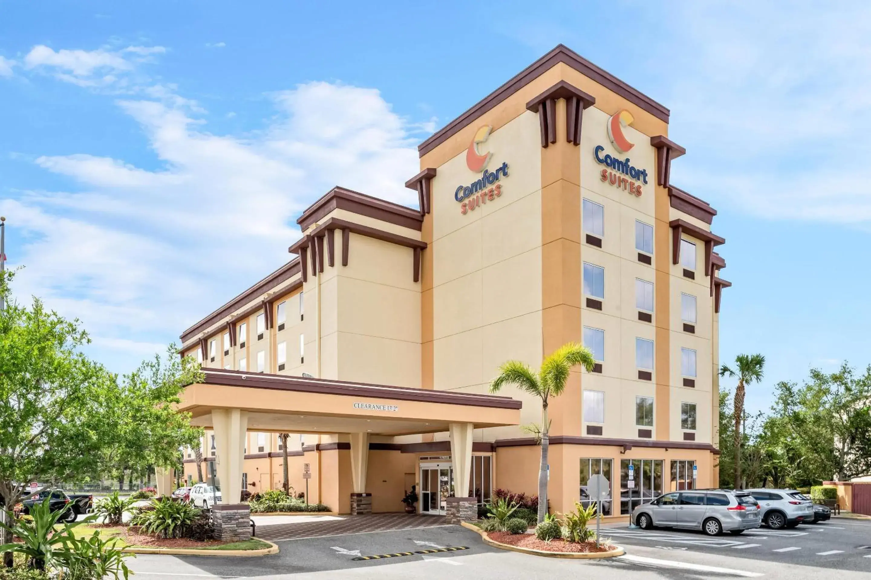 Property building in Comfort Suites Orlando Airport Property building in Comfort Suites Orlando Airport