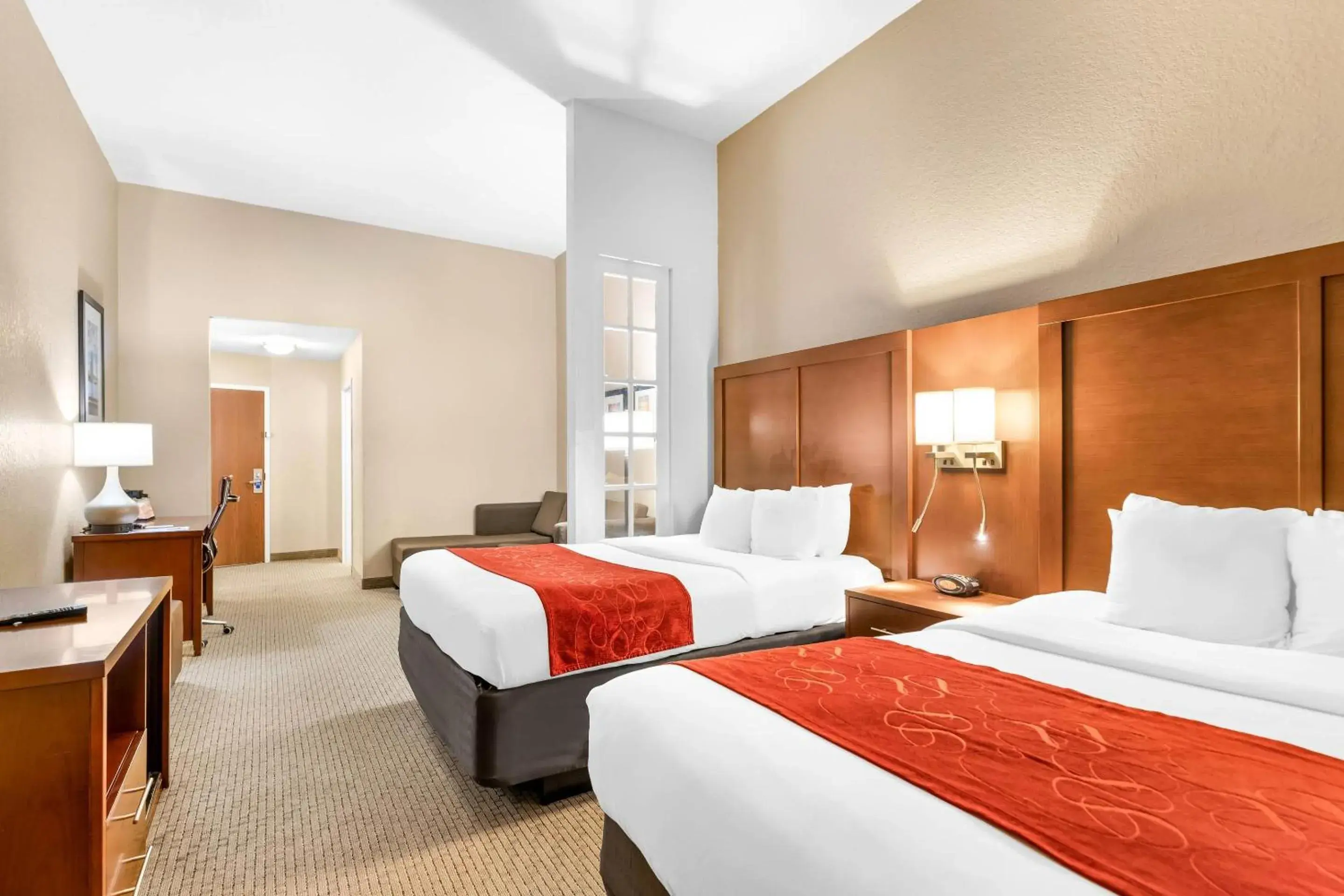 Bedroom, Bed in Comfort Suites Orlando Airport Bedroom, Bed in Comfort Suites Orlando Airport