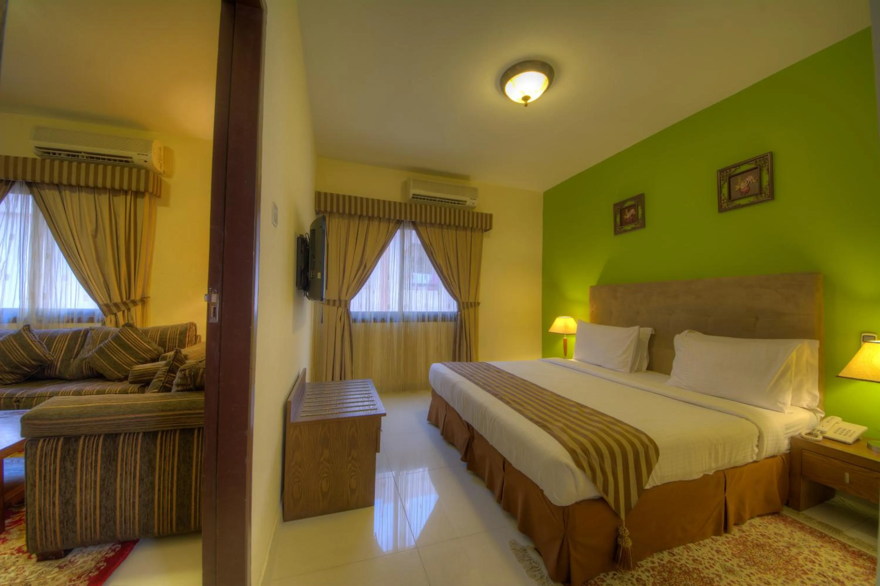 Bedroom, Bed in Hyde Park Hotel