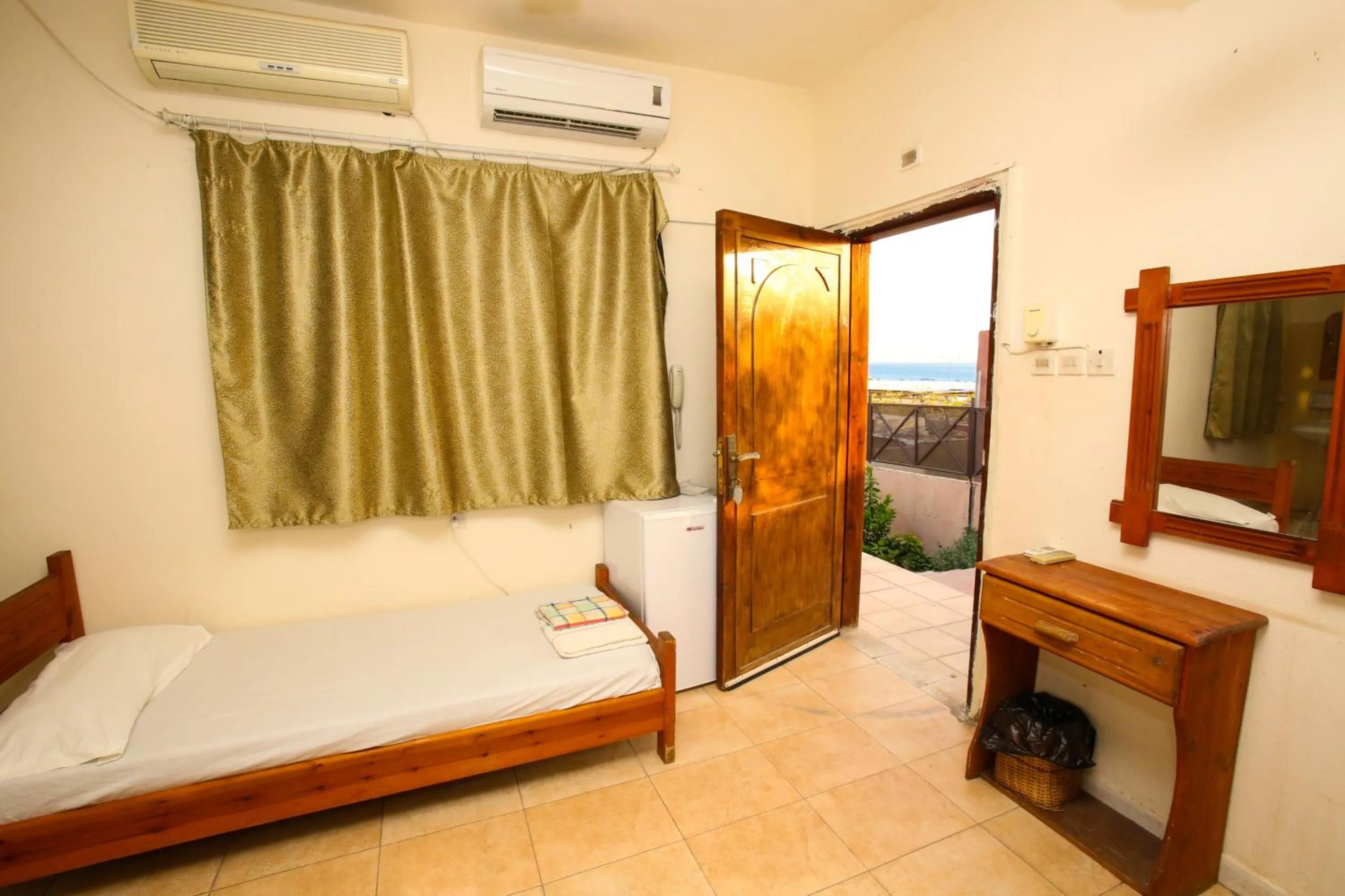 Living room, Bed in Bedouin Garden Village, hotel Dive