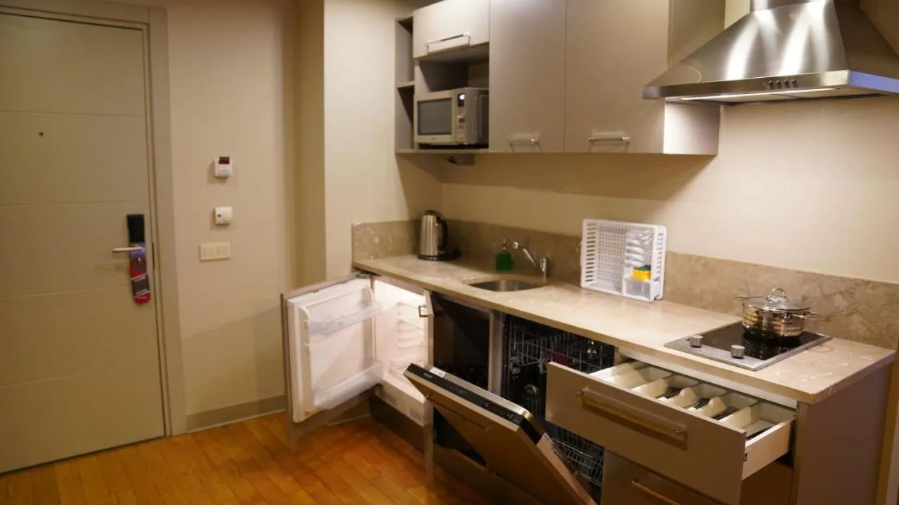 Kitchen or kitchenette in Keten Suites Taksim