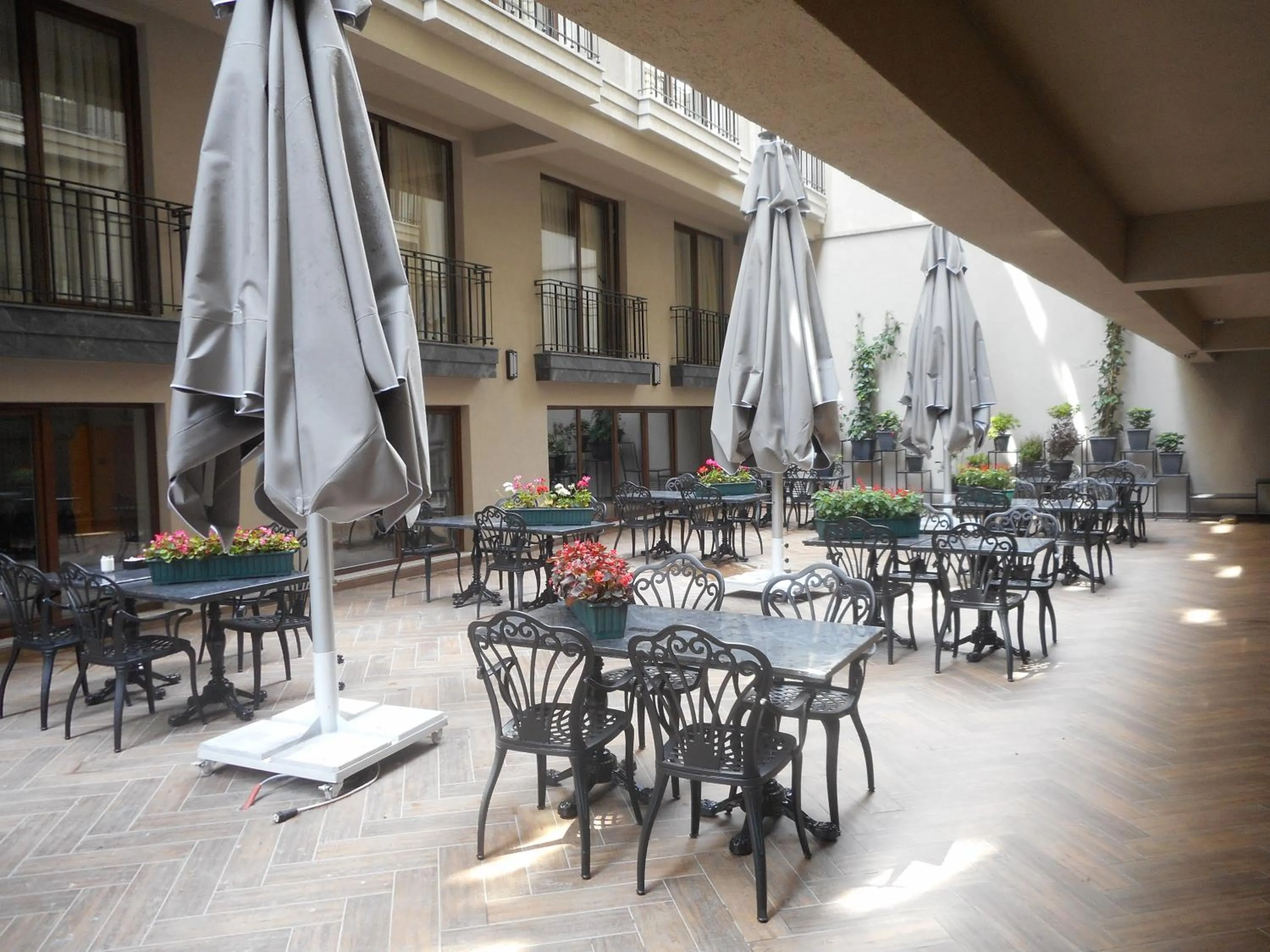 Restaurant/places to eat in Keten Suites Taksim