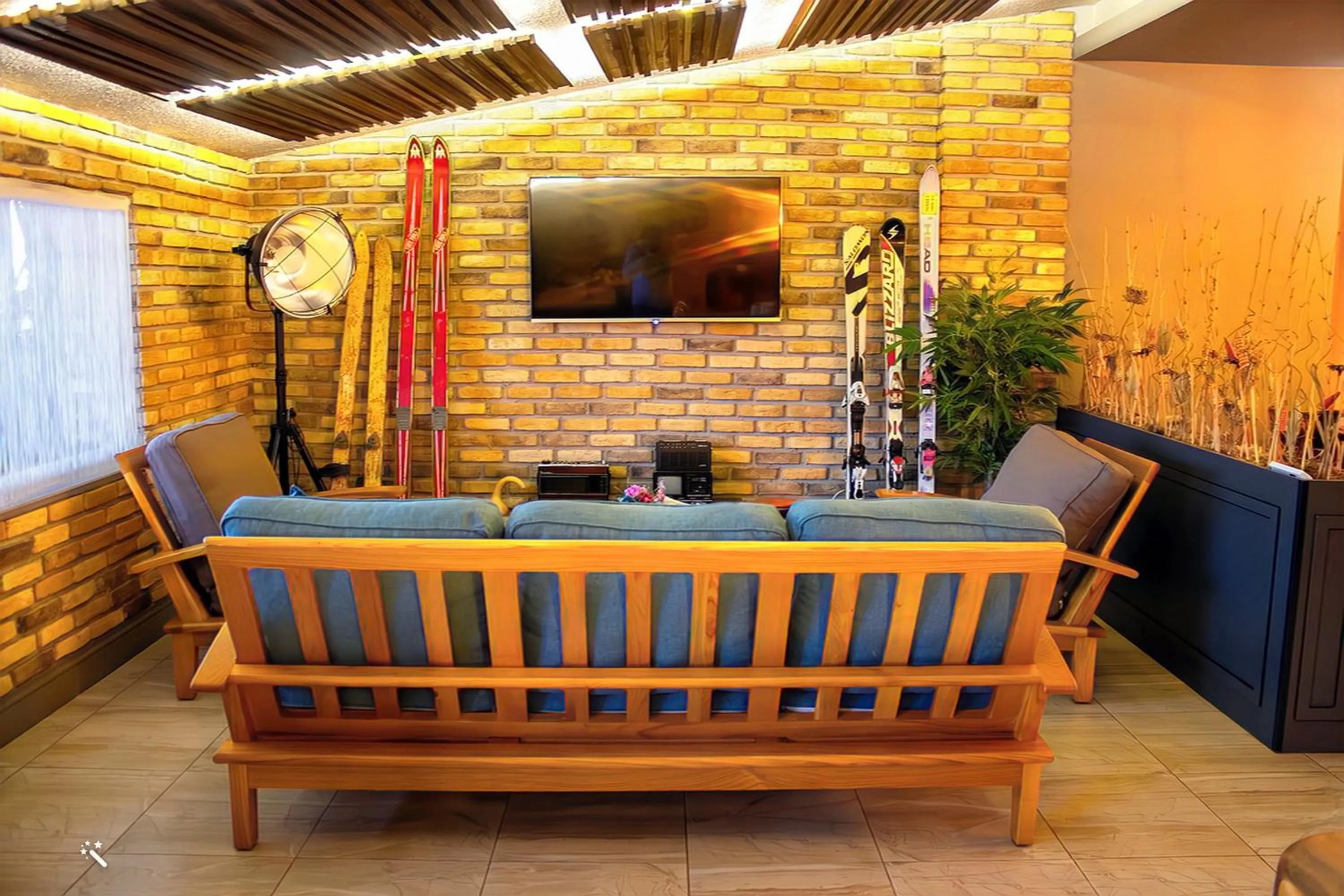 Restaurant/places to eat in Hotel Zade