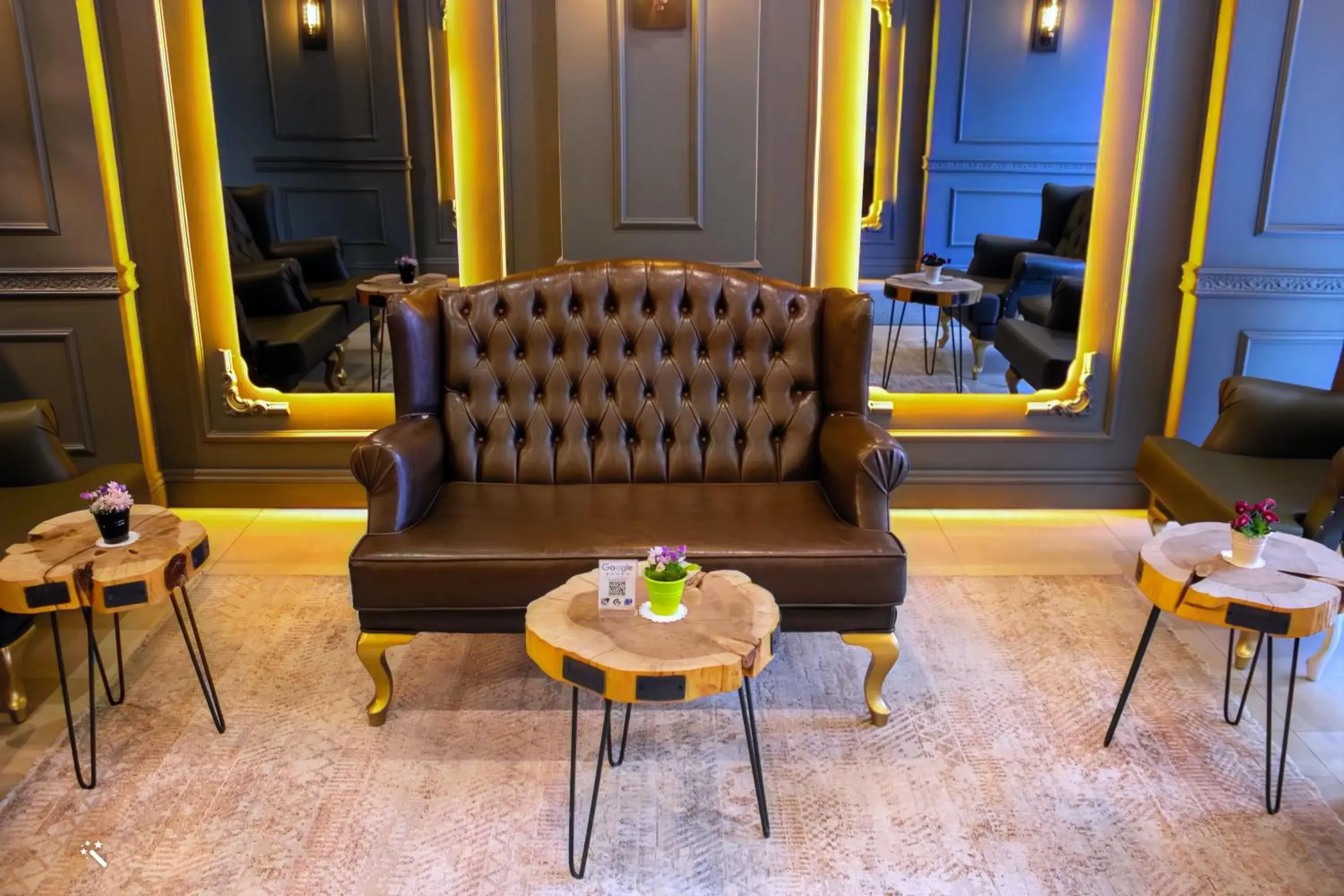 Lobby or reception in Hotel Zade Lobby or reception in Hotel Zade