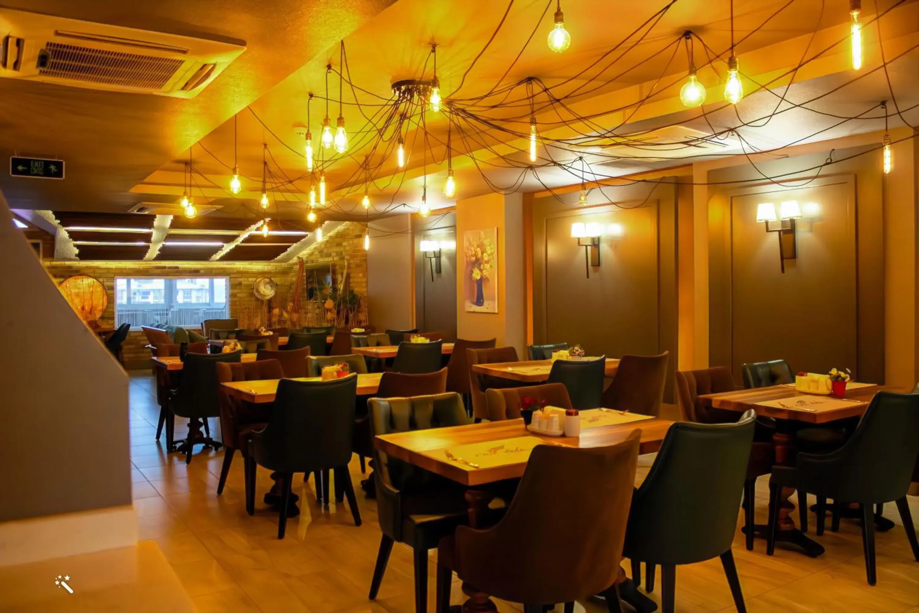 Restaurant/places to eat in Hotel Zade Restaurant/places to eat in Hotel Zade